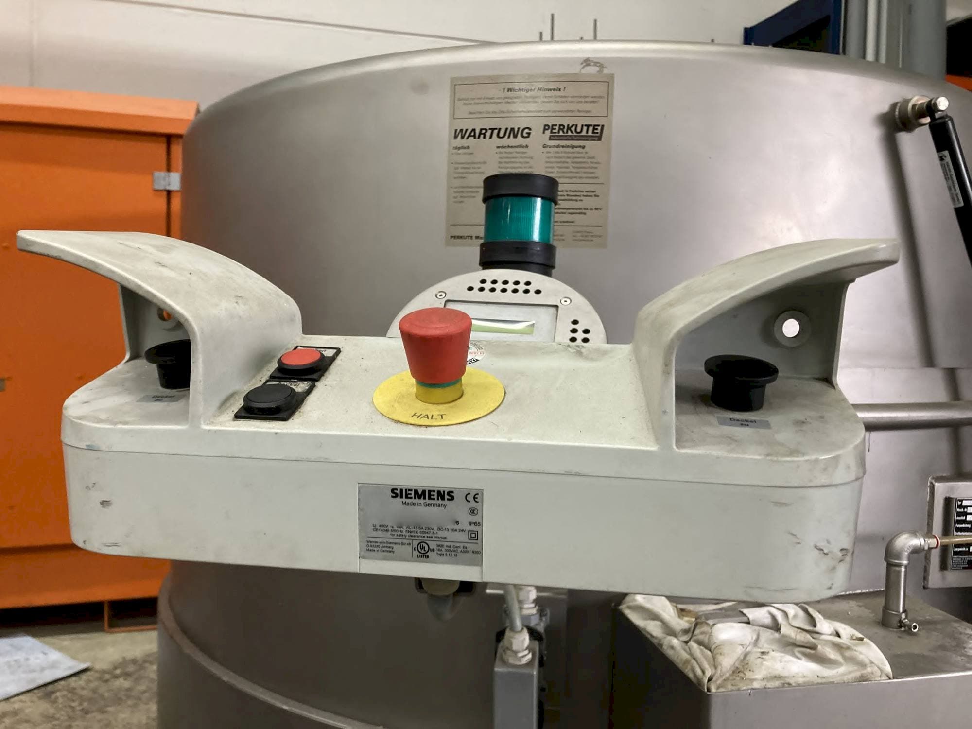 Vista izquierda de la máquina PERKUTE SP 160