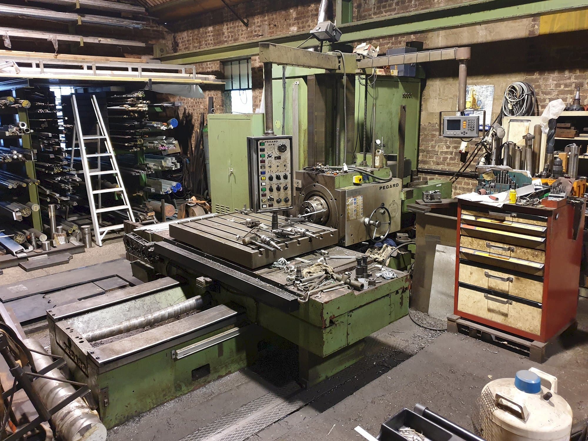 Vista frontal de la máquina PEGARD AF 8