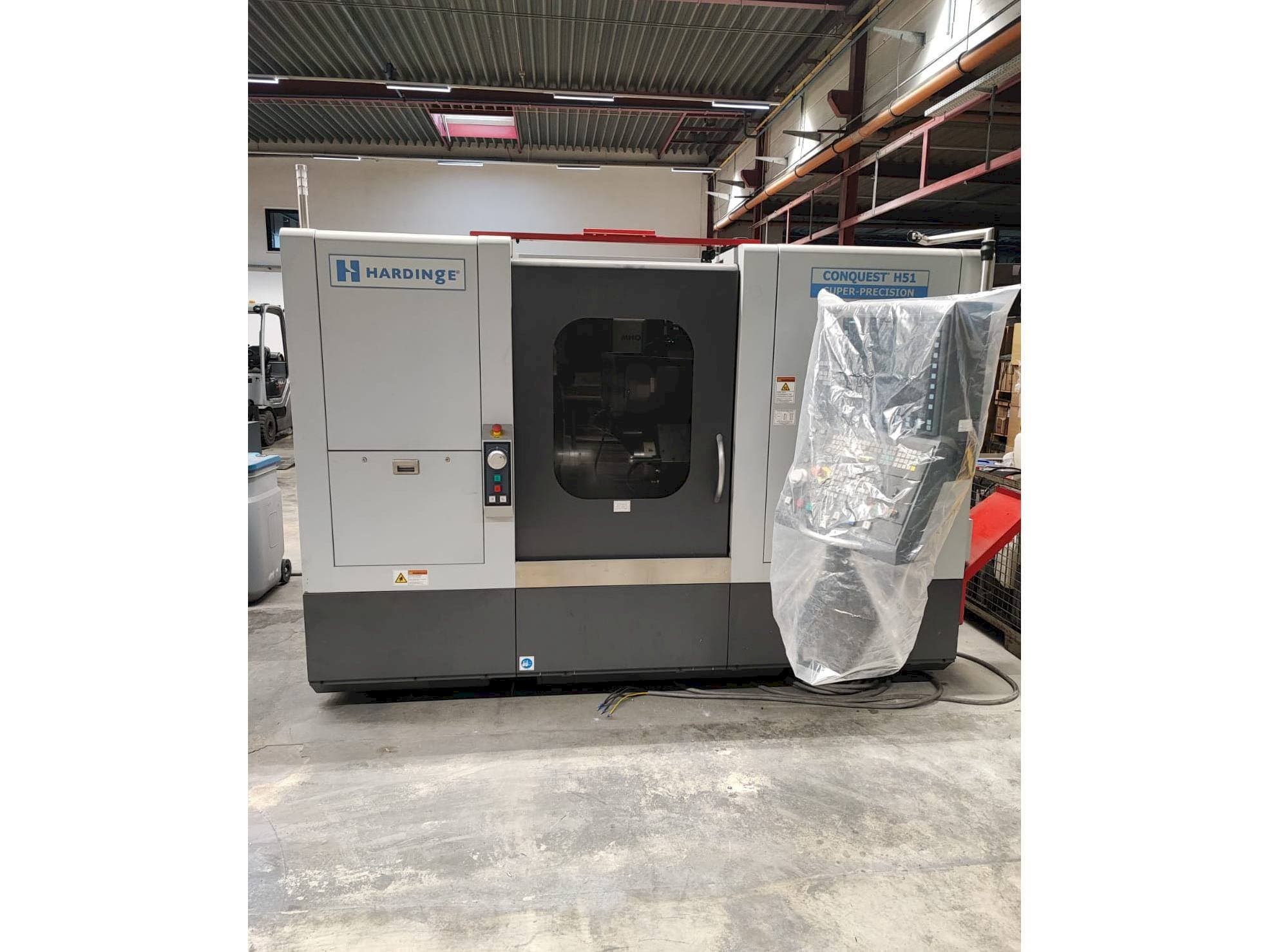 Vista frontal de la máquina HARDINGE CONQUEST H51