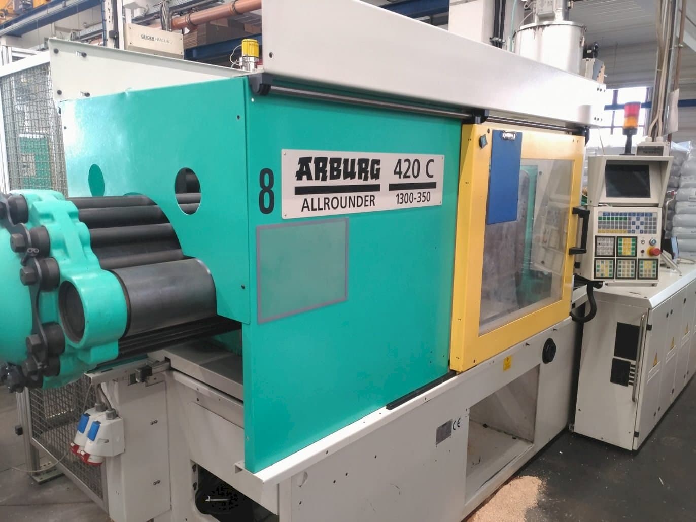 Vista frontal de la máquina Arburg 420 C 1300-350