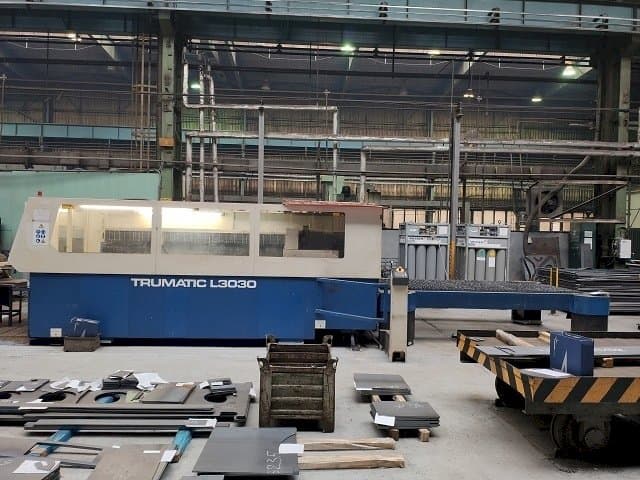 Vista frontal de la máquina Trumpf TRUMATIC L 3030