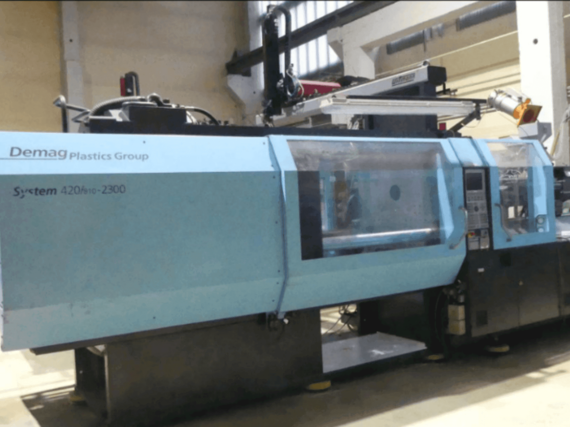 Vista frontal de la máquina DEMAG Ergotech 420/810-2300