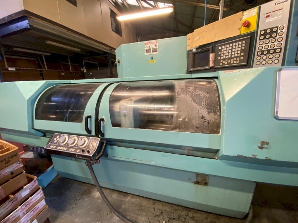 Vista frontal de la máquina STUDER S30 lean Pro