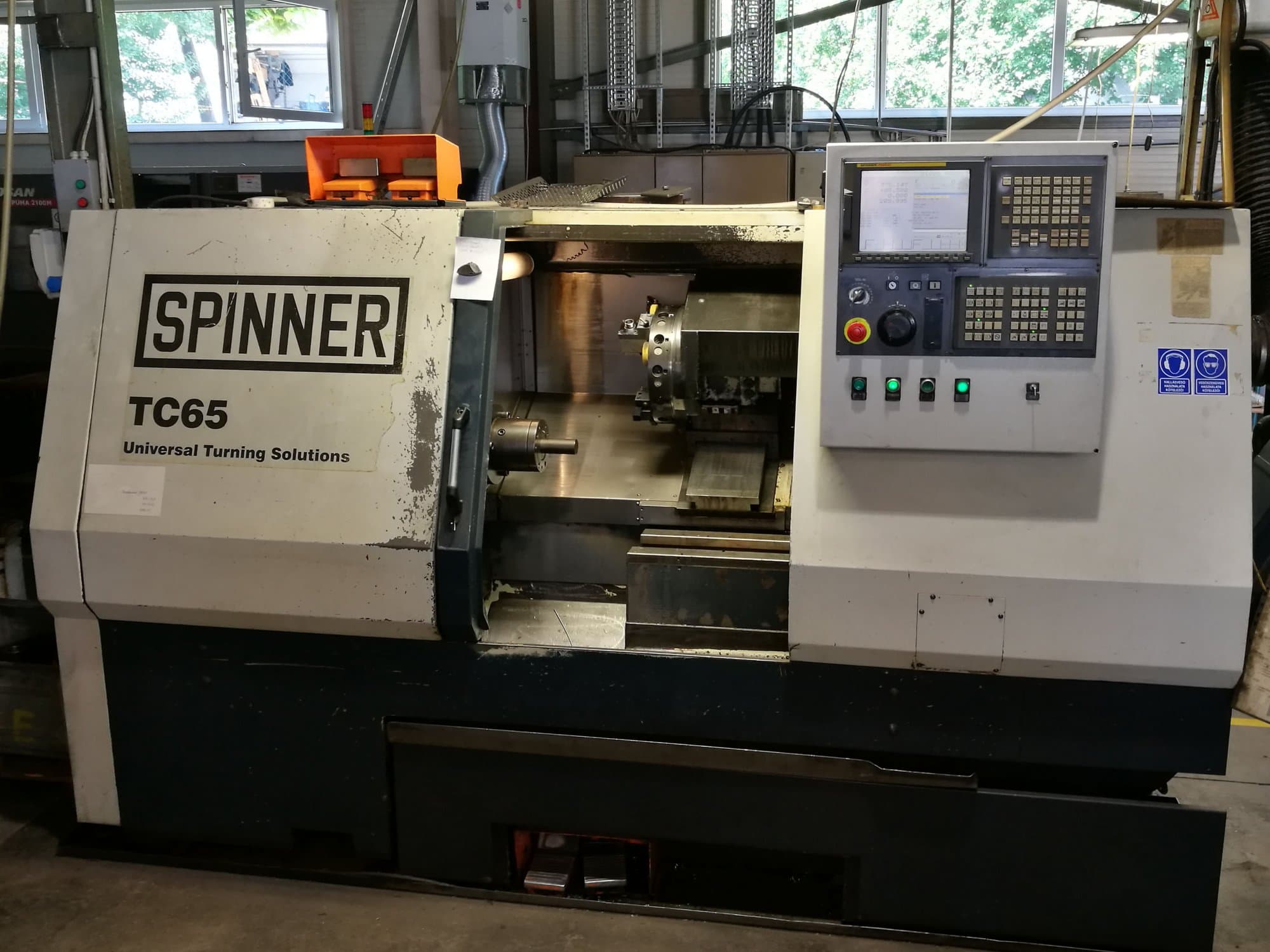 Vista frontal de la máquina SPINNER TC 65 MC
