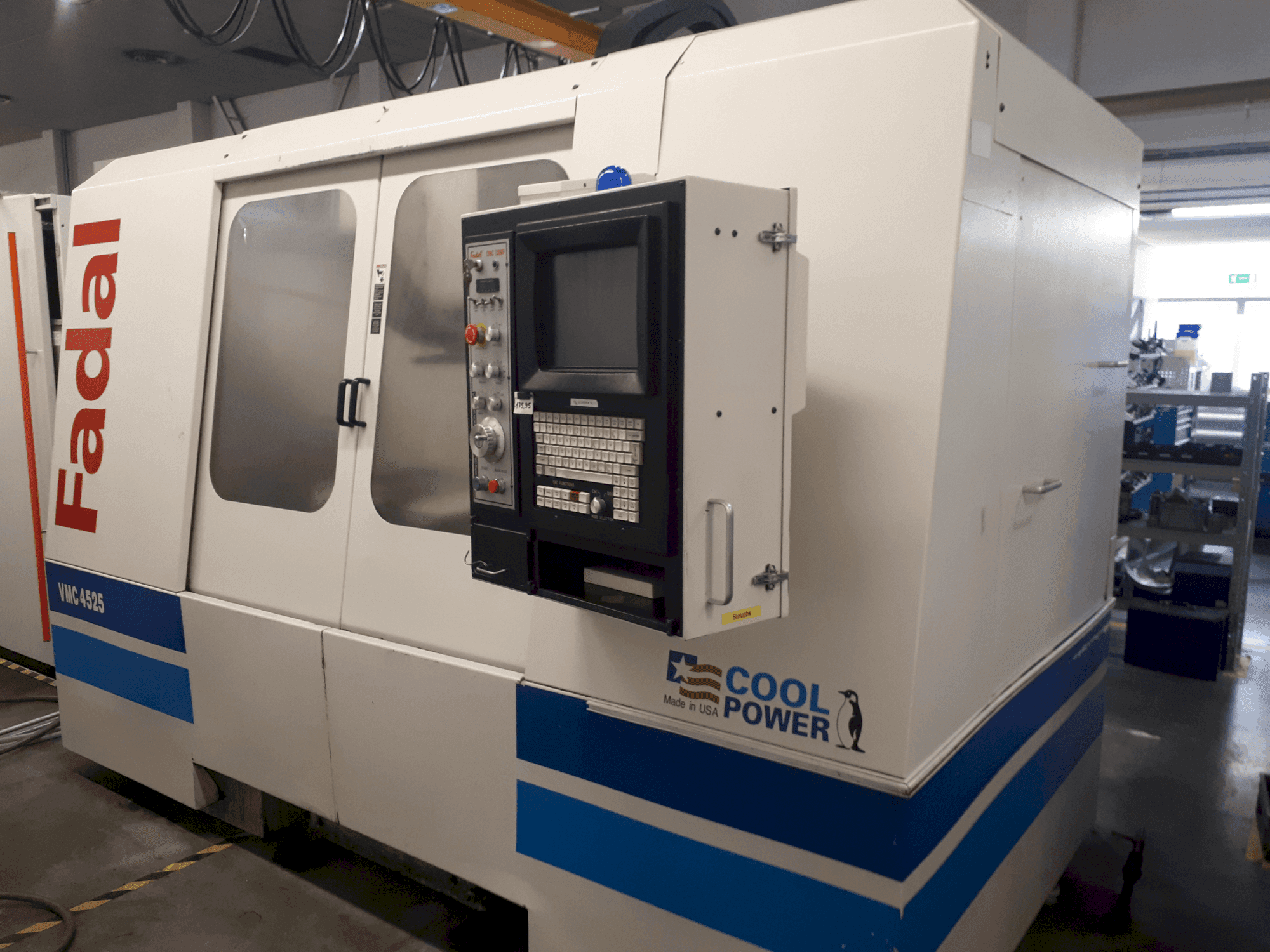 Vista frontal de la máquina FADAL VMC4525