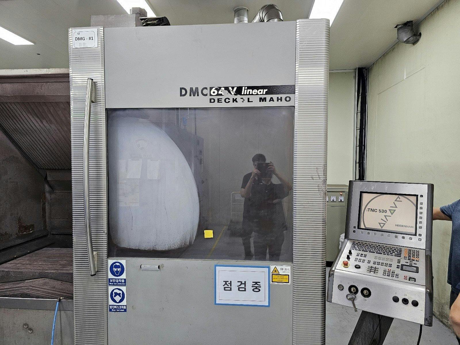Vista frontal de la máquina DECKEL MAHO DMC 64V linear