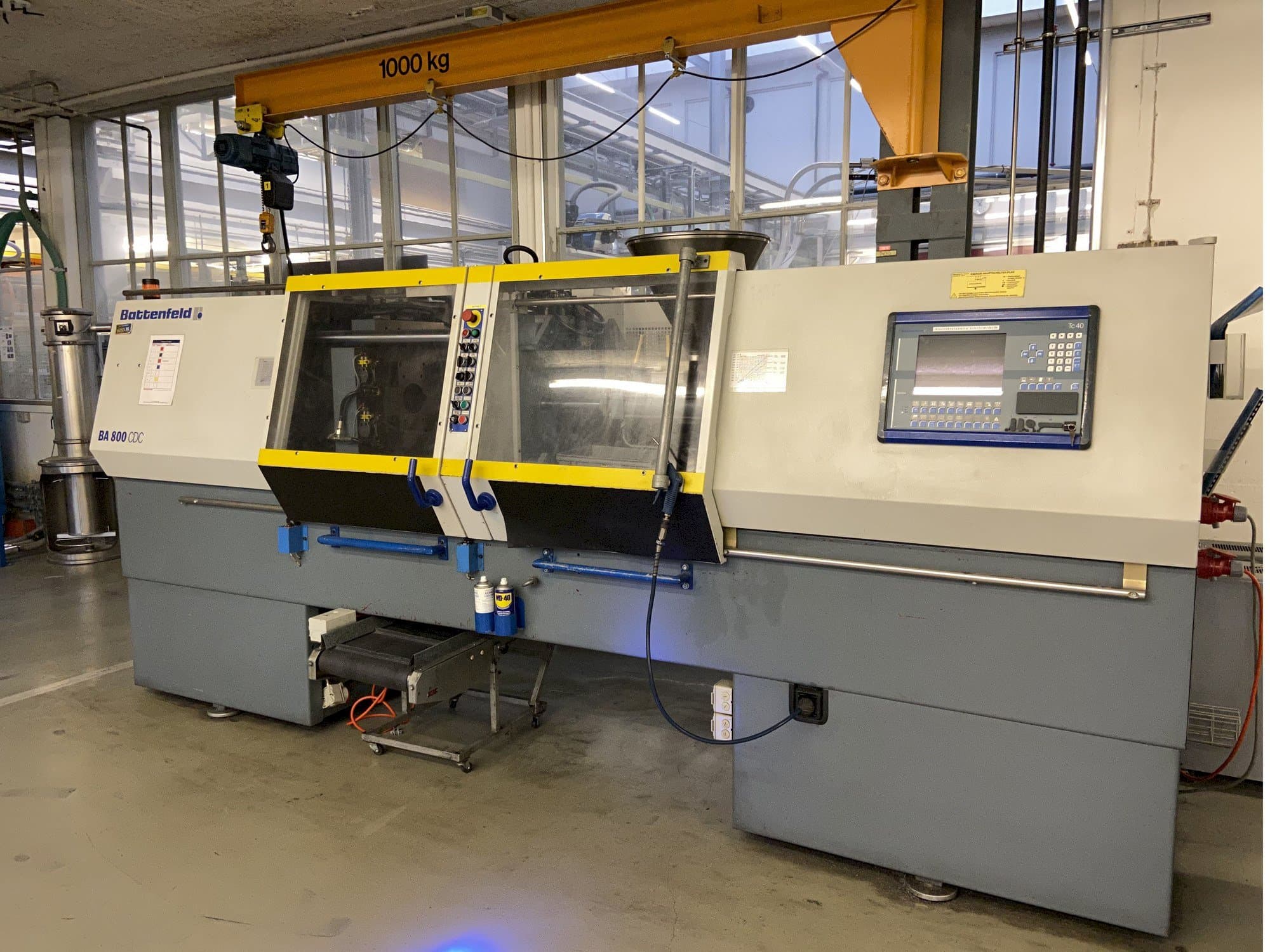 Vista frontal de la máquina Battenfeld BA 800/125 CDC