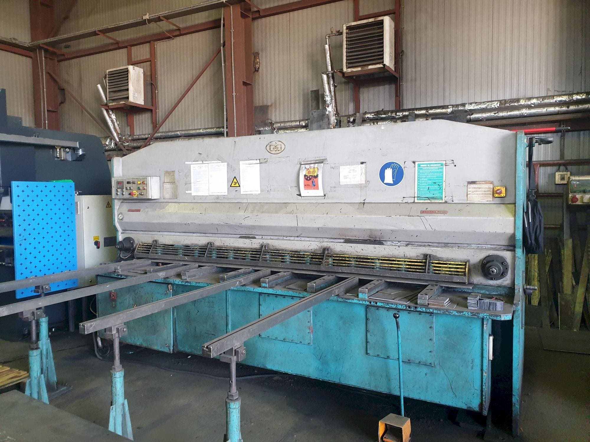 Vista frontal de la máquina SIMEROM FGH 1030A