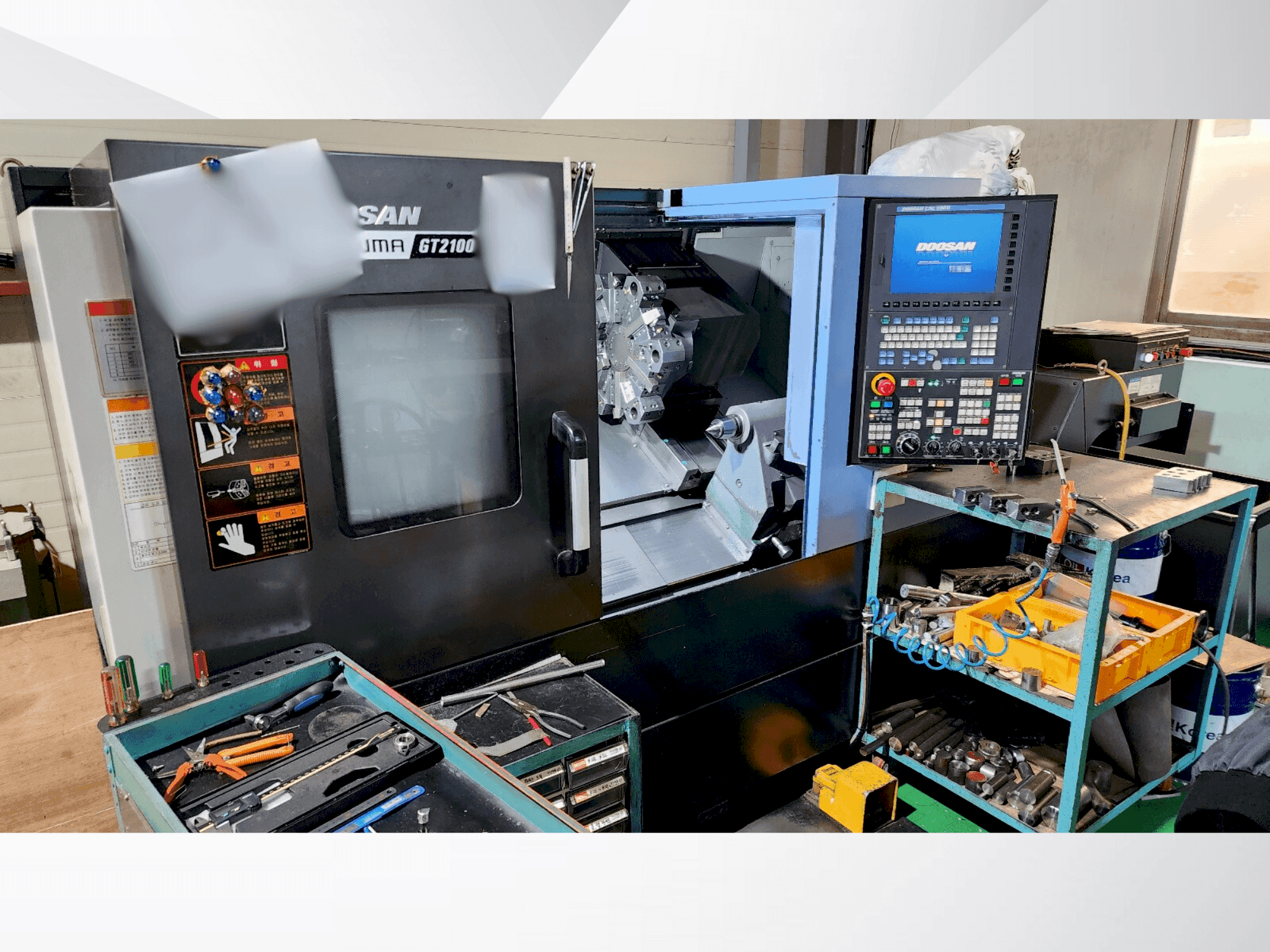 Vista frontal de la máquina DOOSAN PUMA GT2100