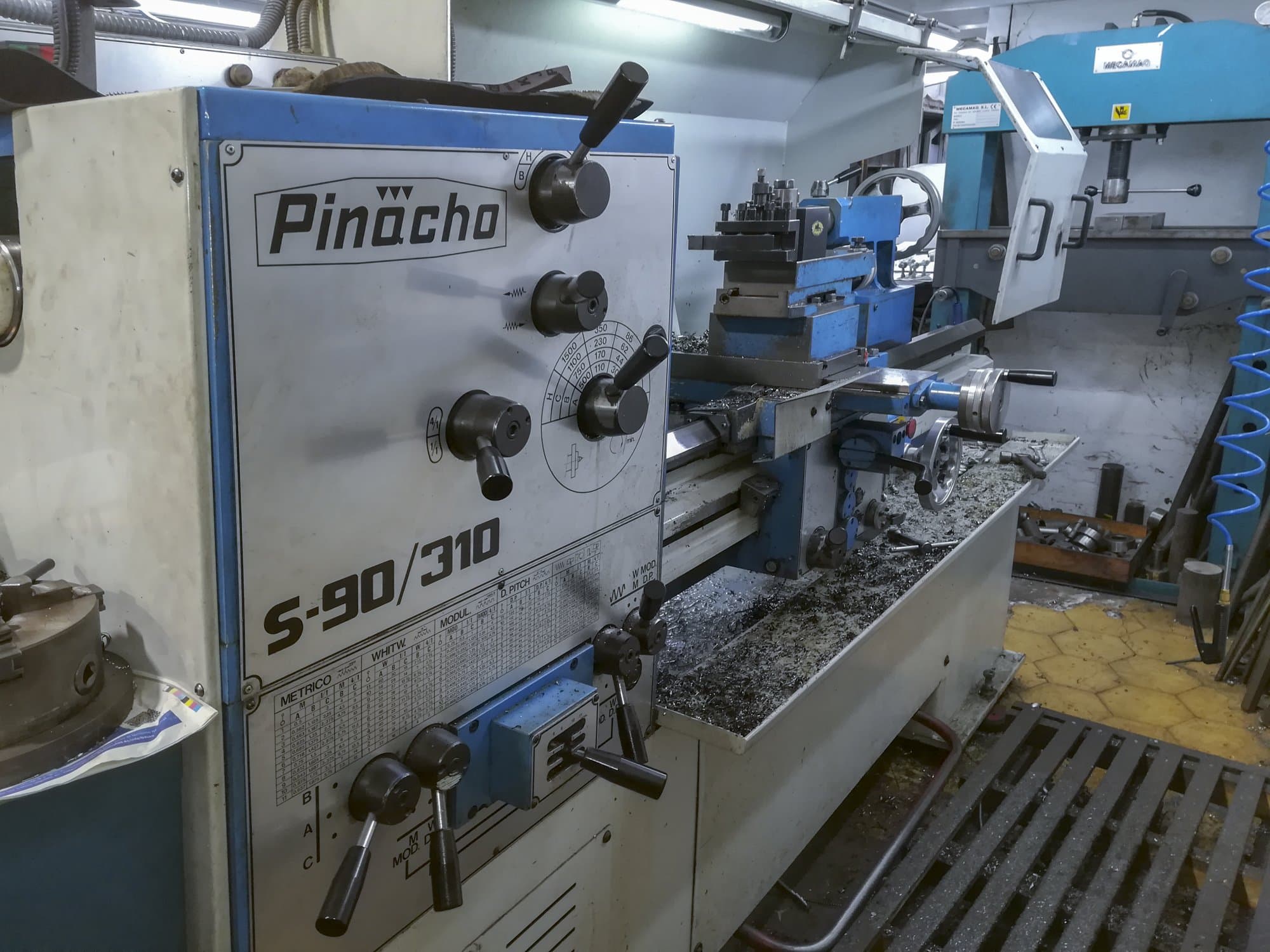 Vista izquierda 1 de la máquina Pinacho S-90/310