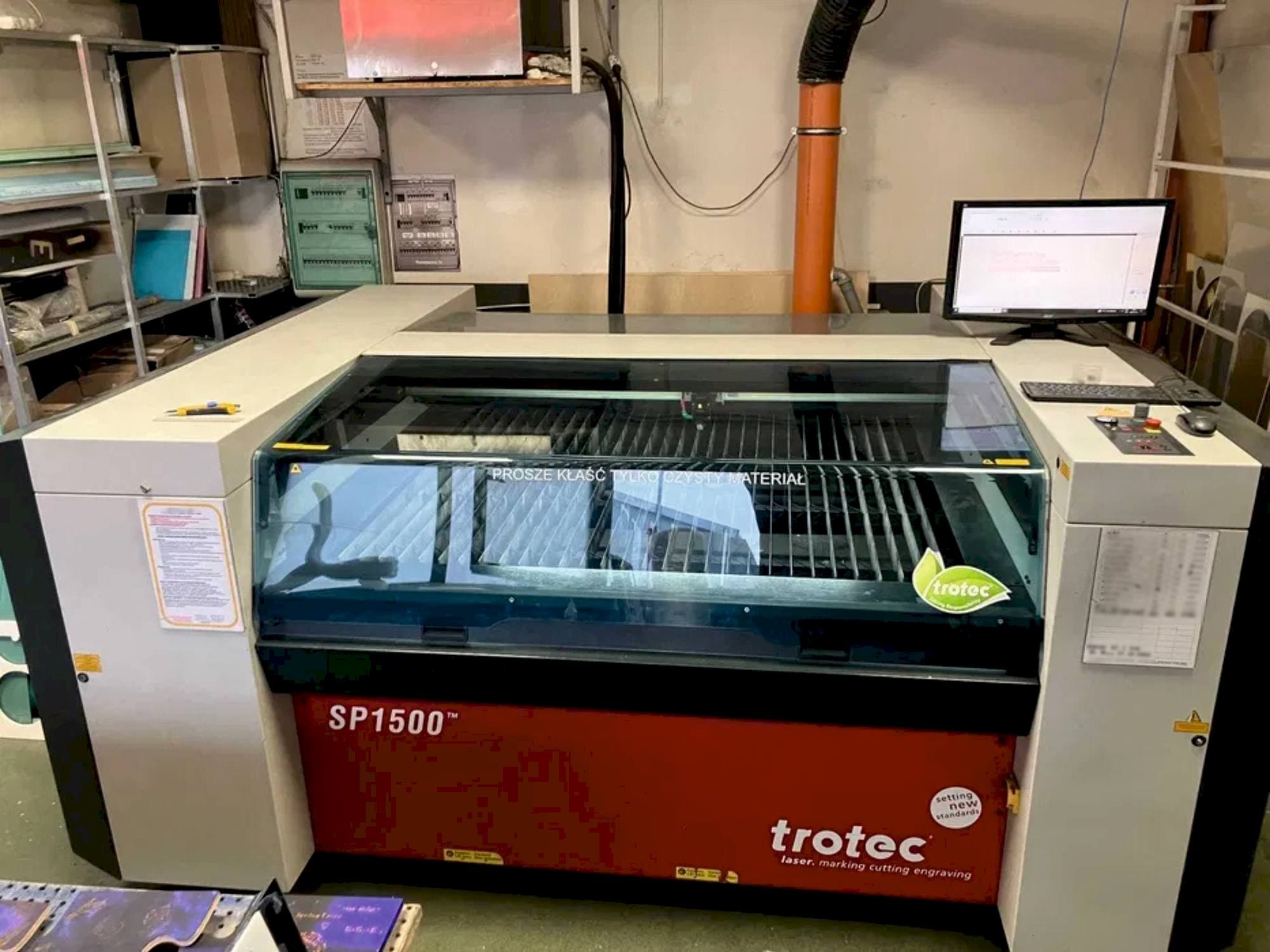 Vista frontal de la máquina Trotec SP1500