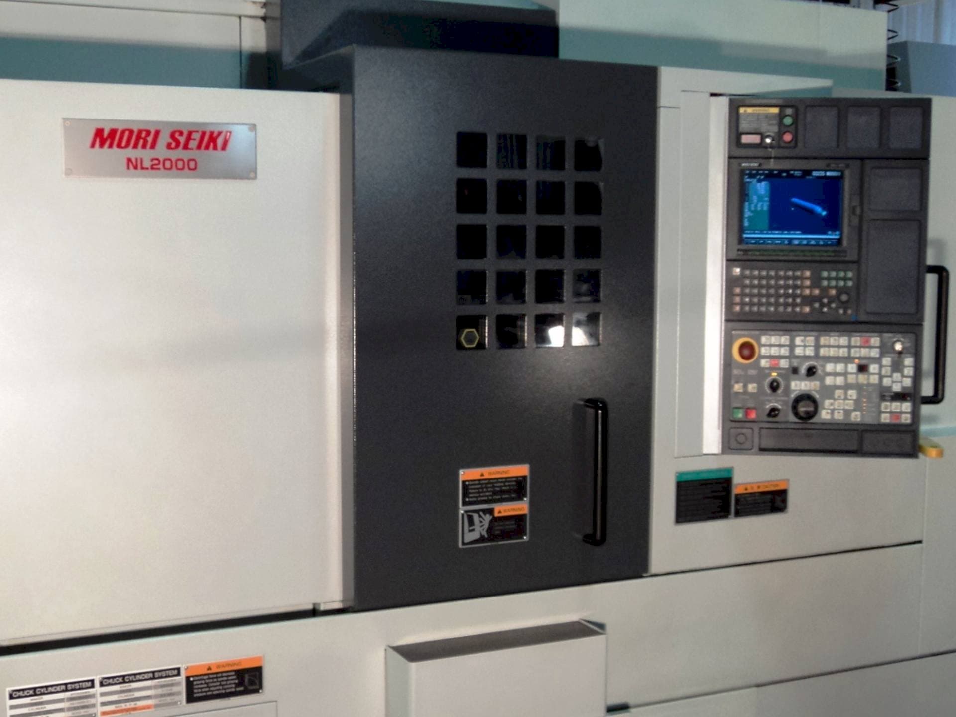 Vista frontal de la máquina MORI SEIKI NL 2000 SY