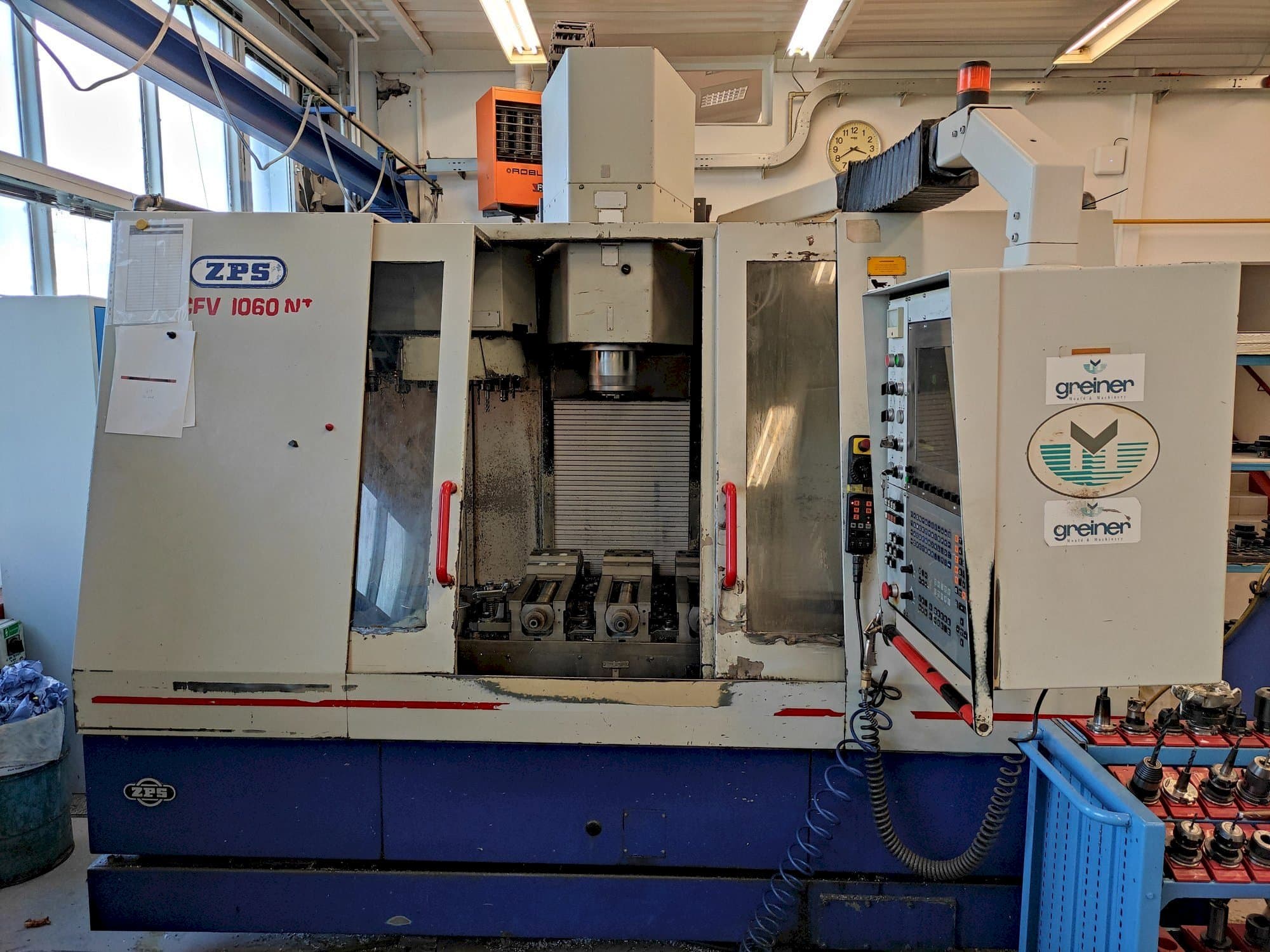 Vista frontal de la máquina ZPS MCFV 1060 NT
