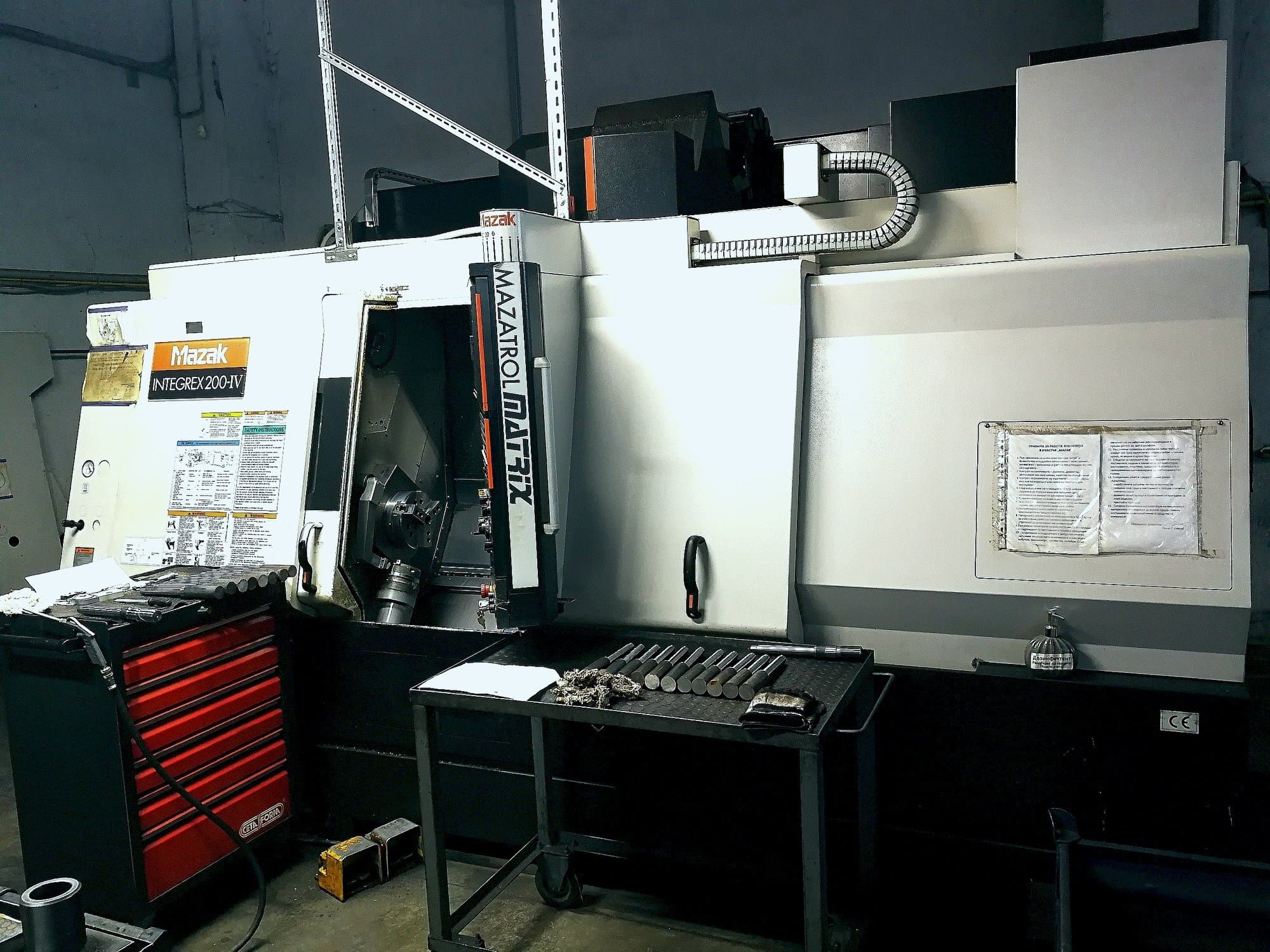 Vista frontal de la máquina Mazak INTEGREX 200-IV