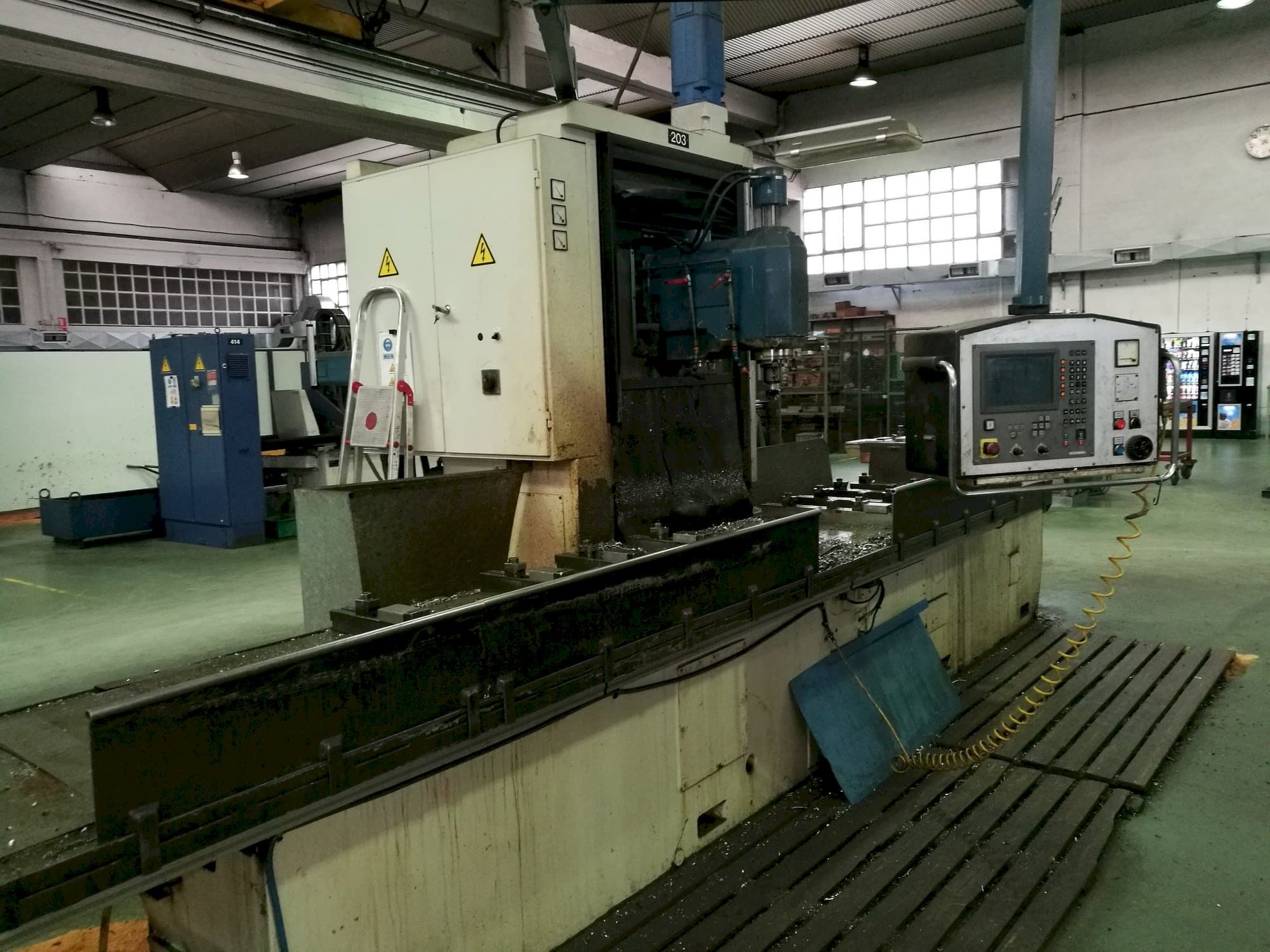 Vista lateral izquierda de la máquina Correa A-20/44