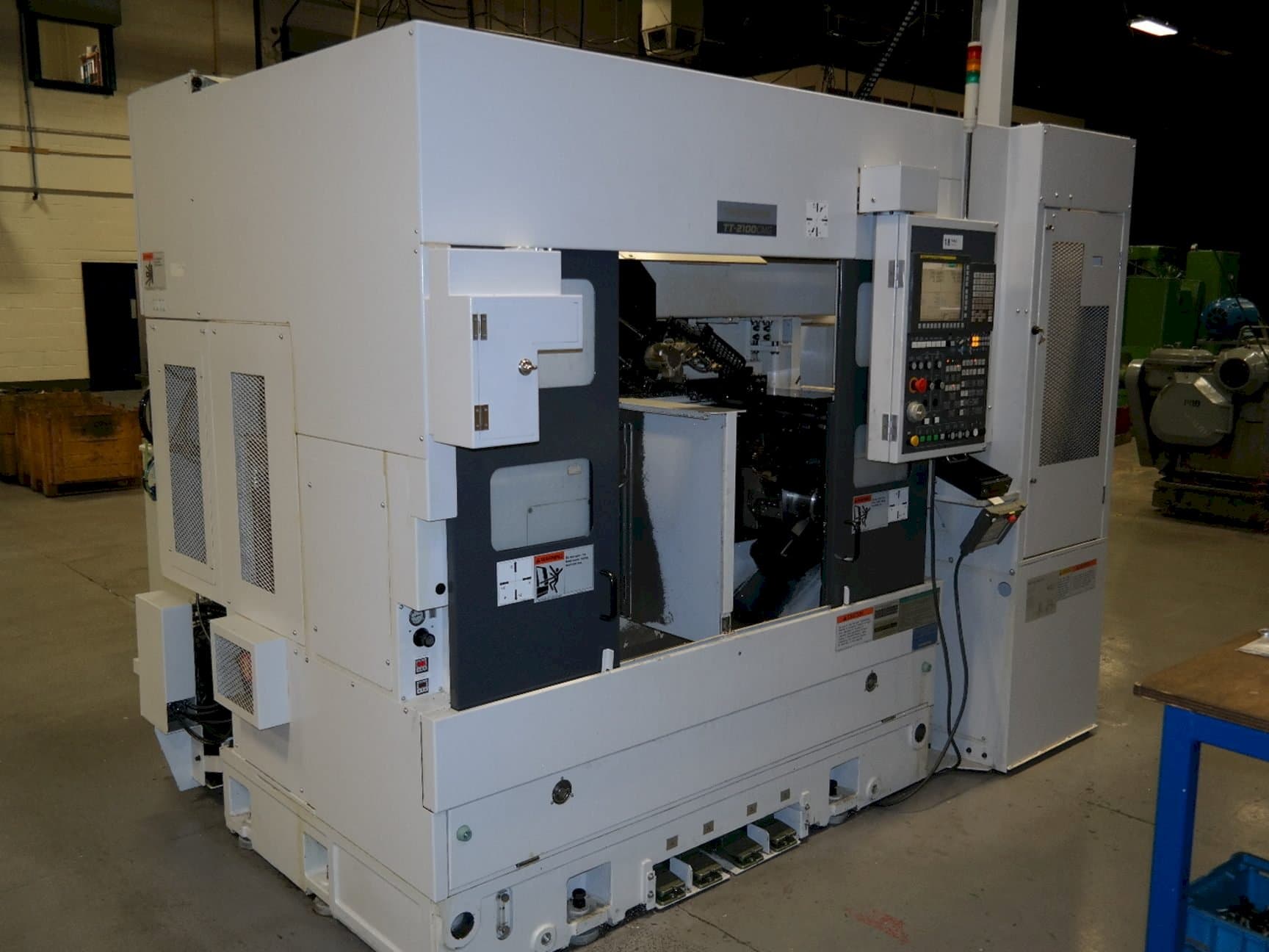 Vista frontal de la máquina Takisawa TT2100CMGA