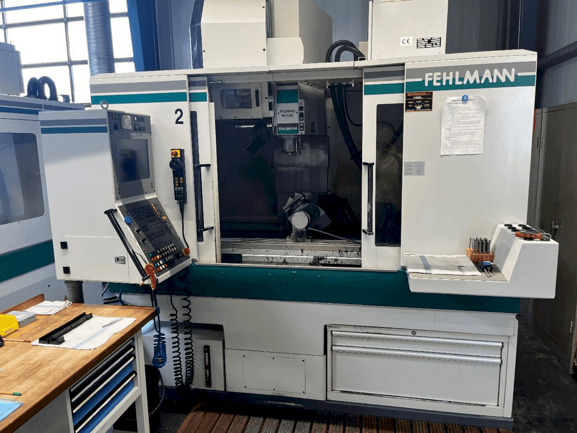 Vista frontal de la máquina FEHLMANN Picomax 90 CNC