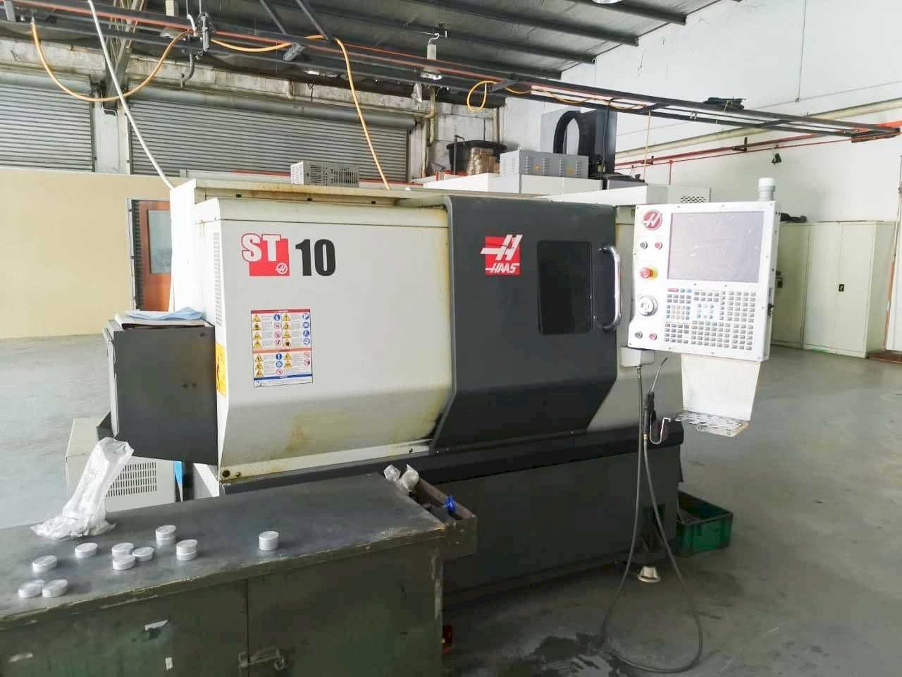 Vista frontal de la máquina HAAS ST-10