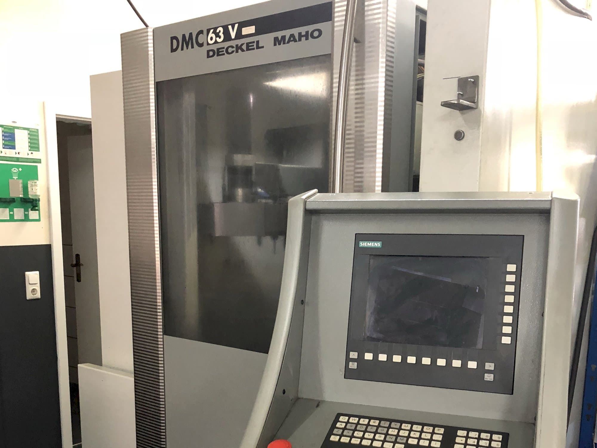 Vista derecha de la máquina DECKEL MAHO DMC 63V