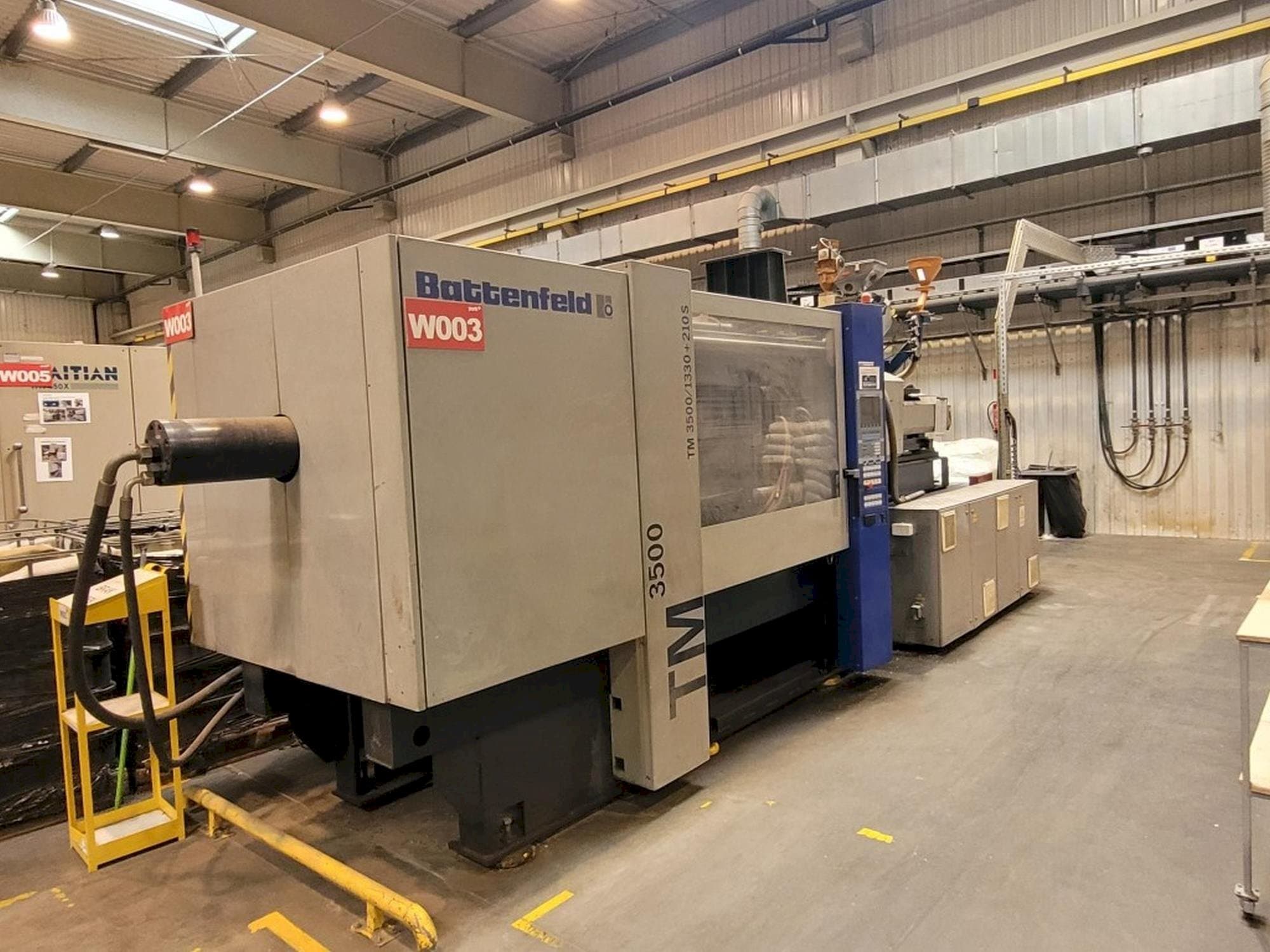 Vista frontal de la máquina Battenfeld TM 3500/1330+210S