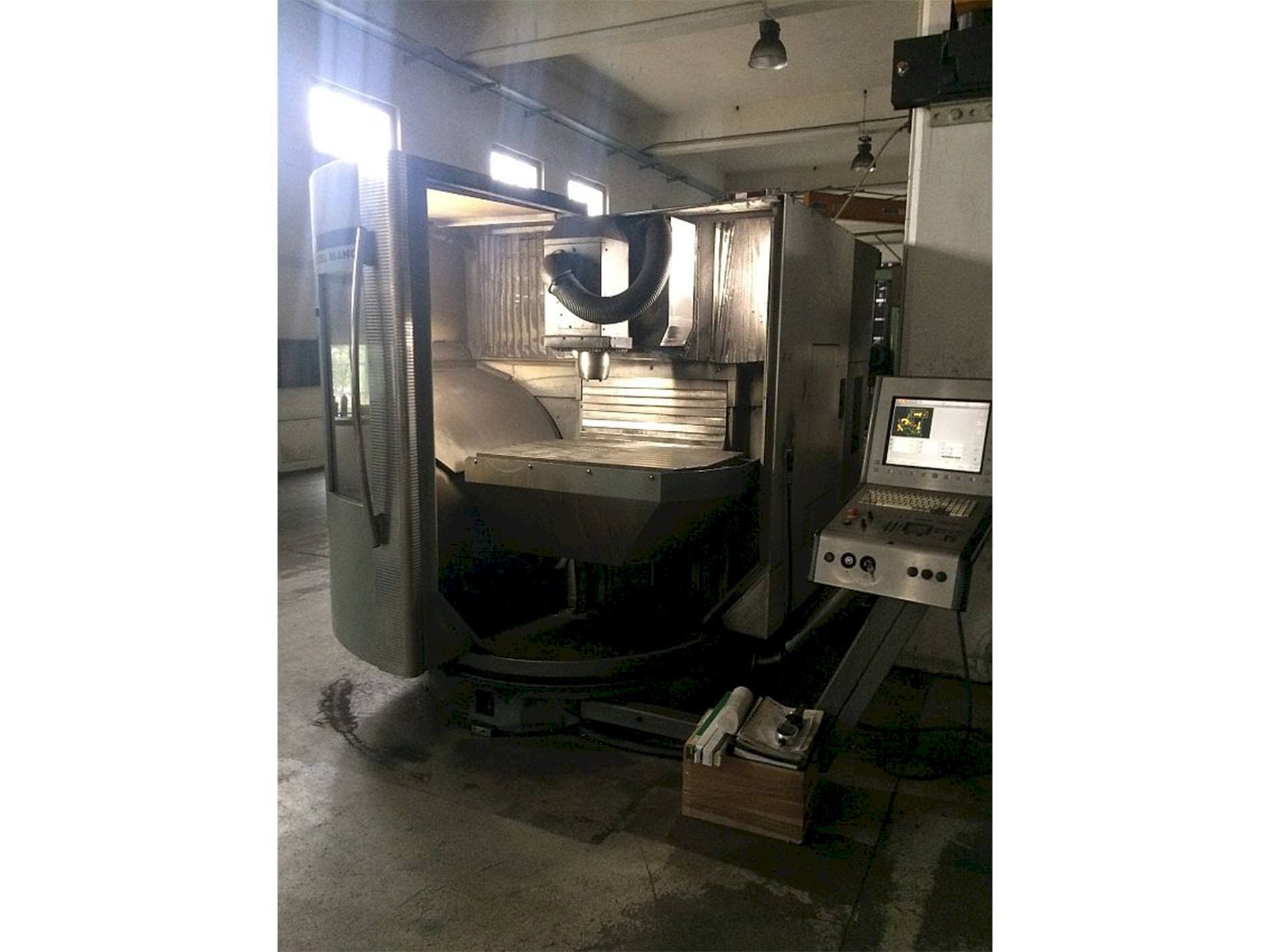 Vista frontal de la máquina DMG 60T