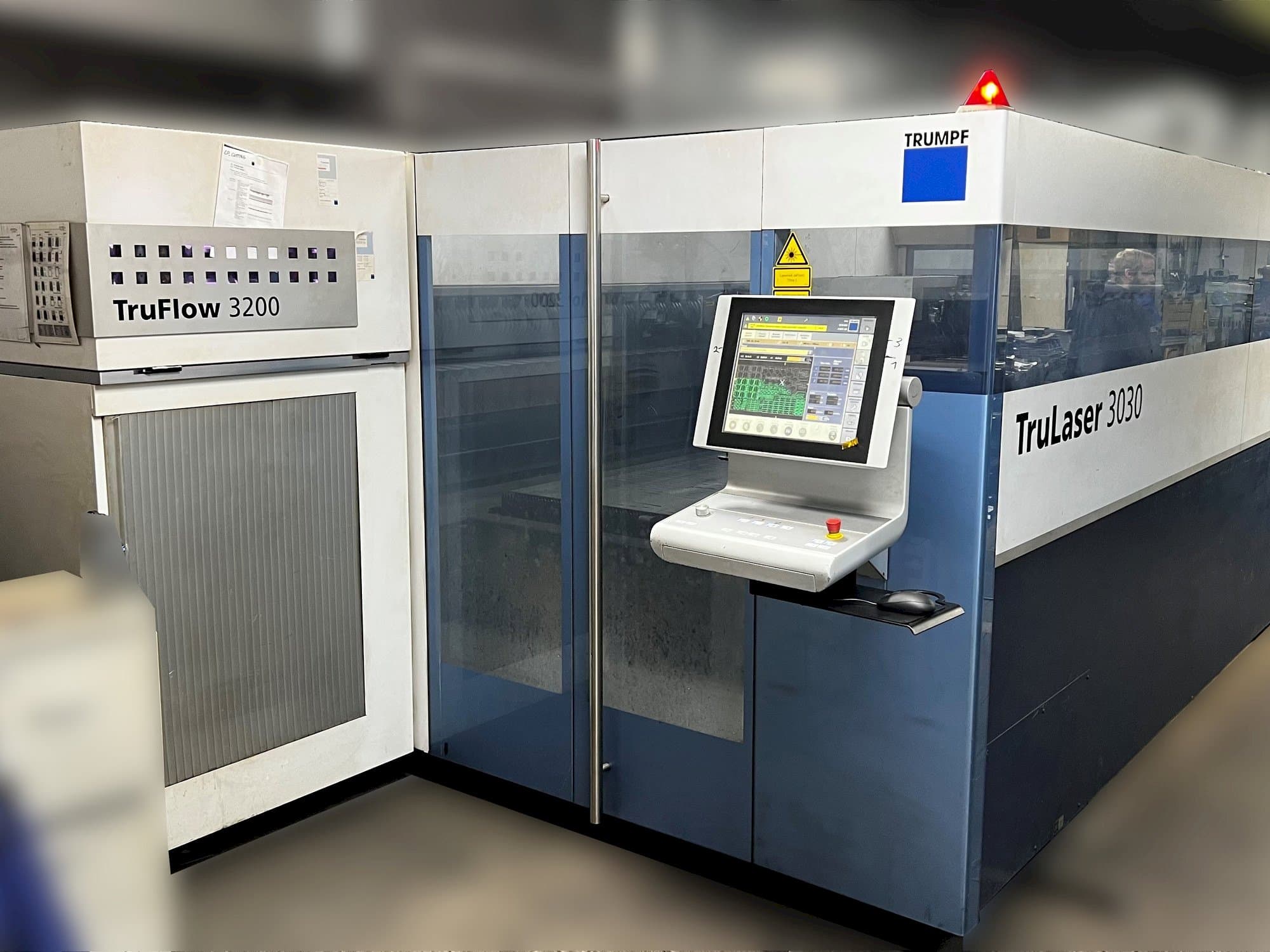 Vista frontal de la máquina Trumpf Trulaser 3030