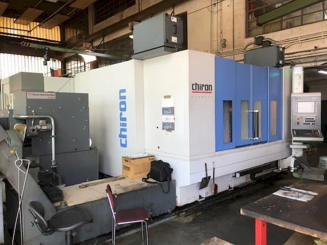 Vista frontal de la máquina CHIRON Mill 2000