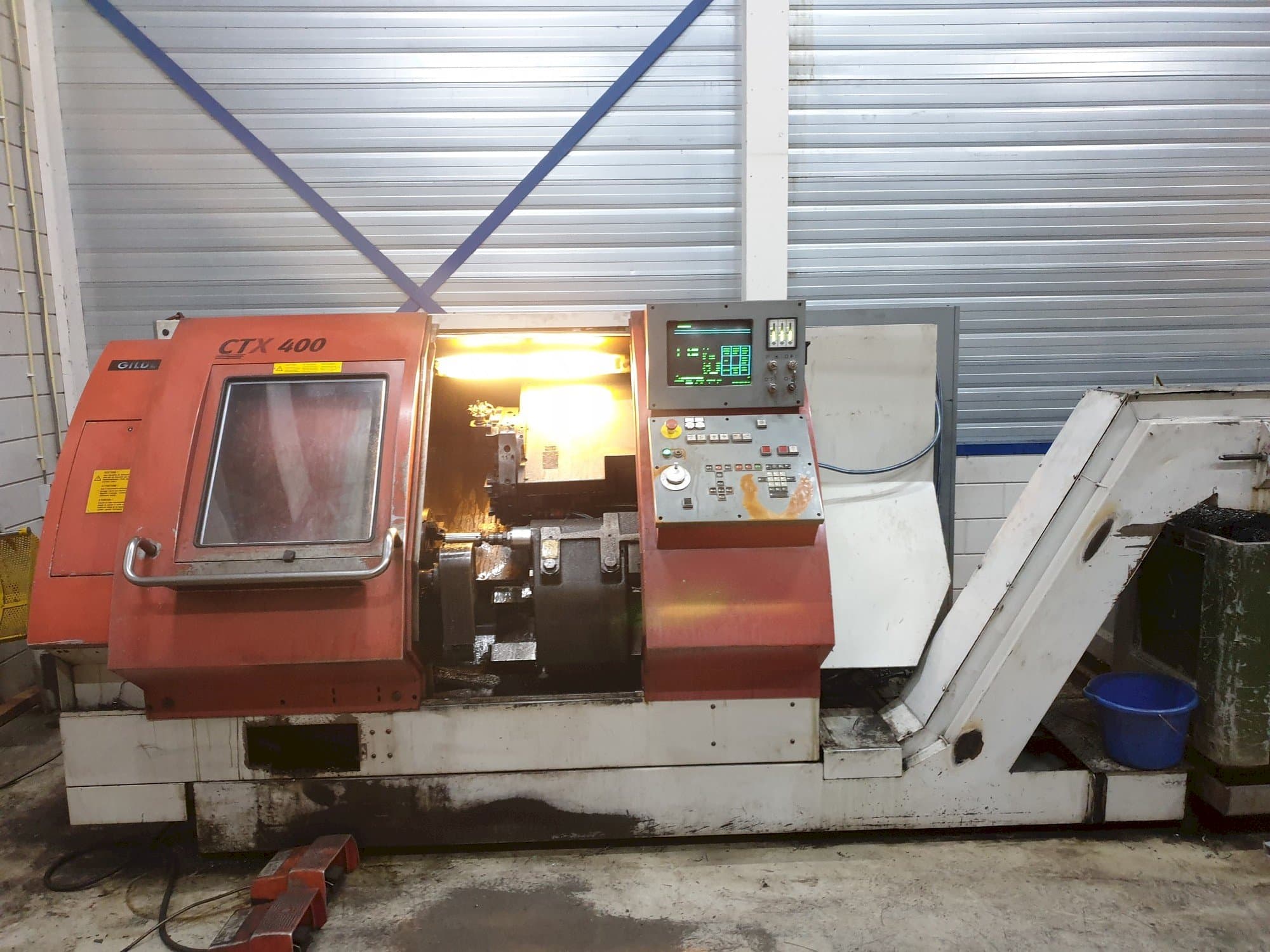 Vista frontal de la máquina Gildemeister CTX 400