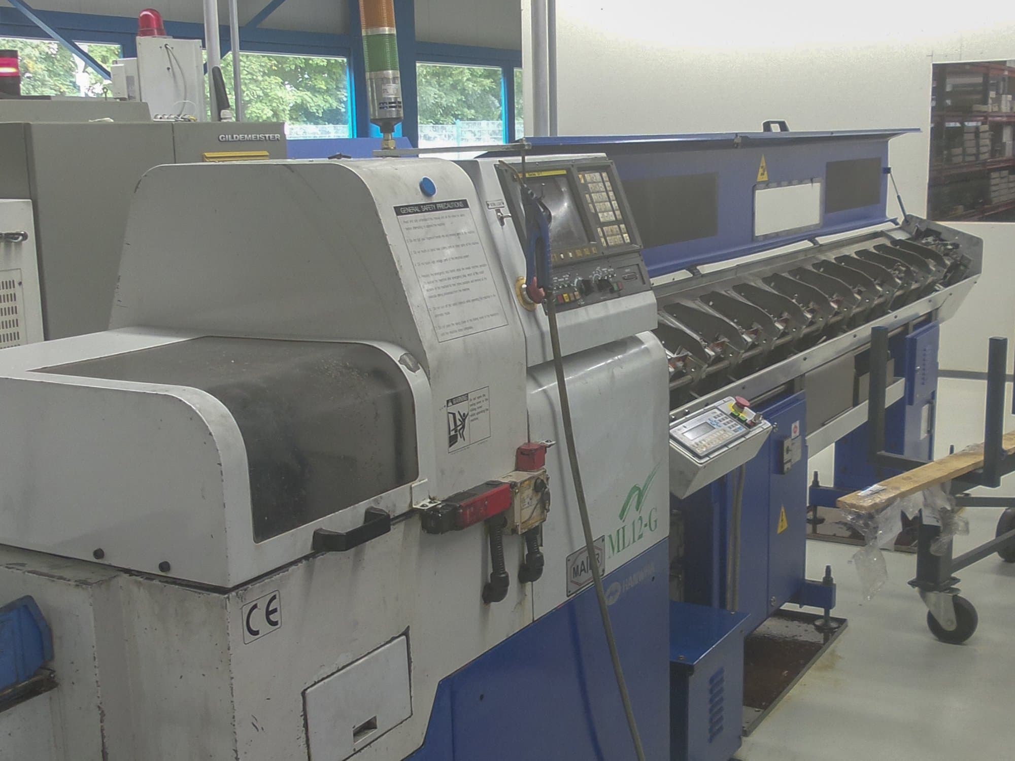 Vista izquierda de la máquina Maier ML-12