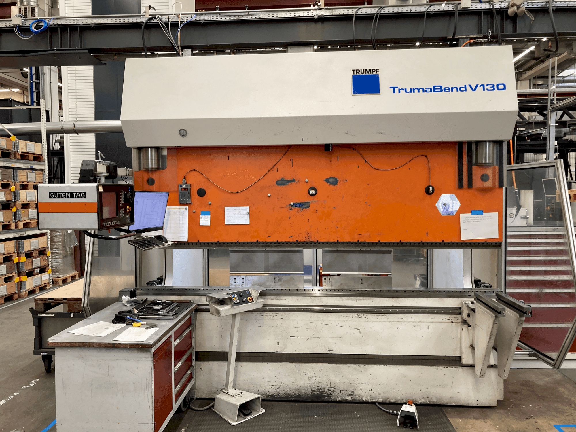 Vista frontal de la máquina TRUMPF TrumaBend V130
