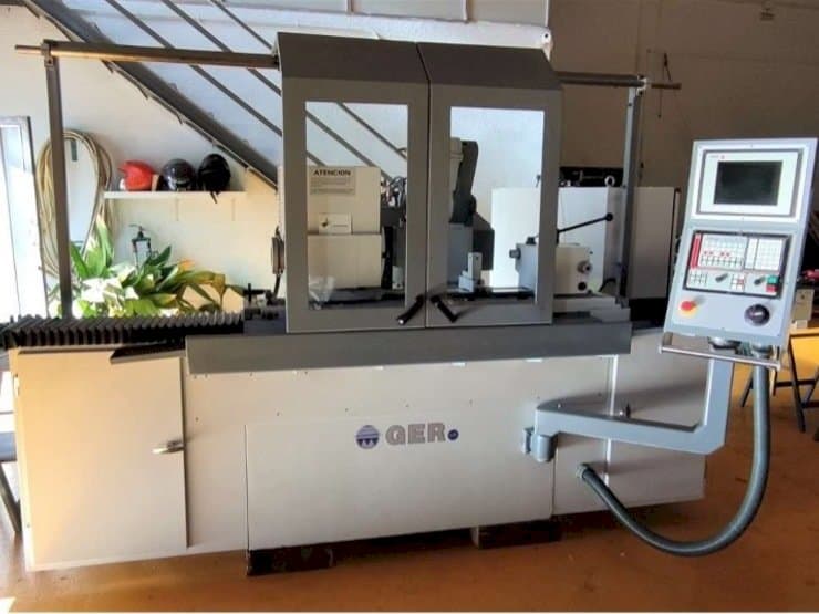 Vista frontal de la máquina GER C-500 CNC