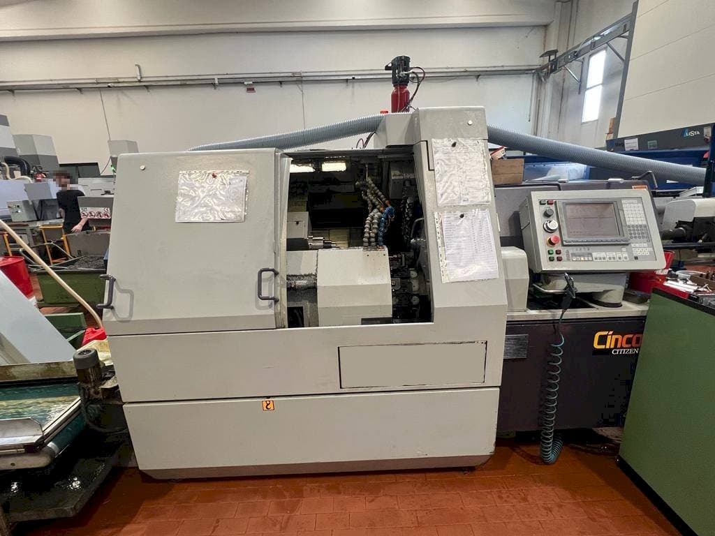 Vista frontal de la máquina Citizen M32