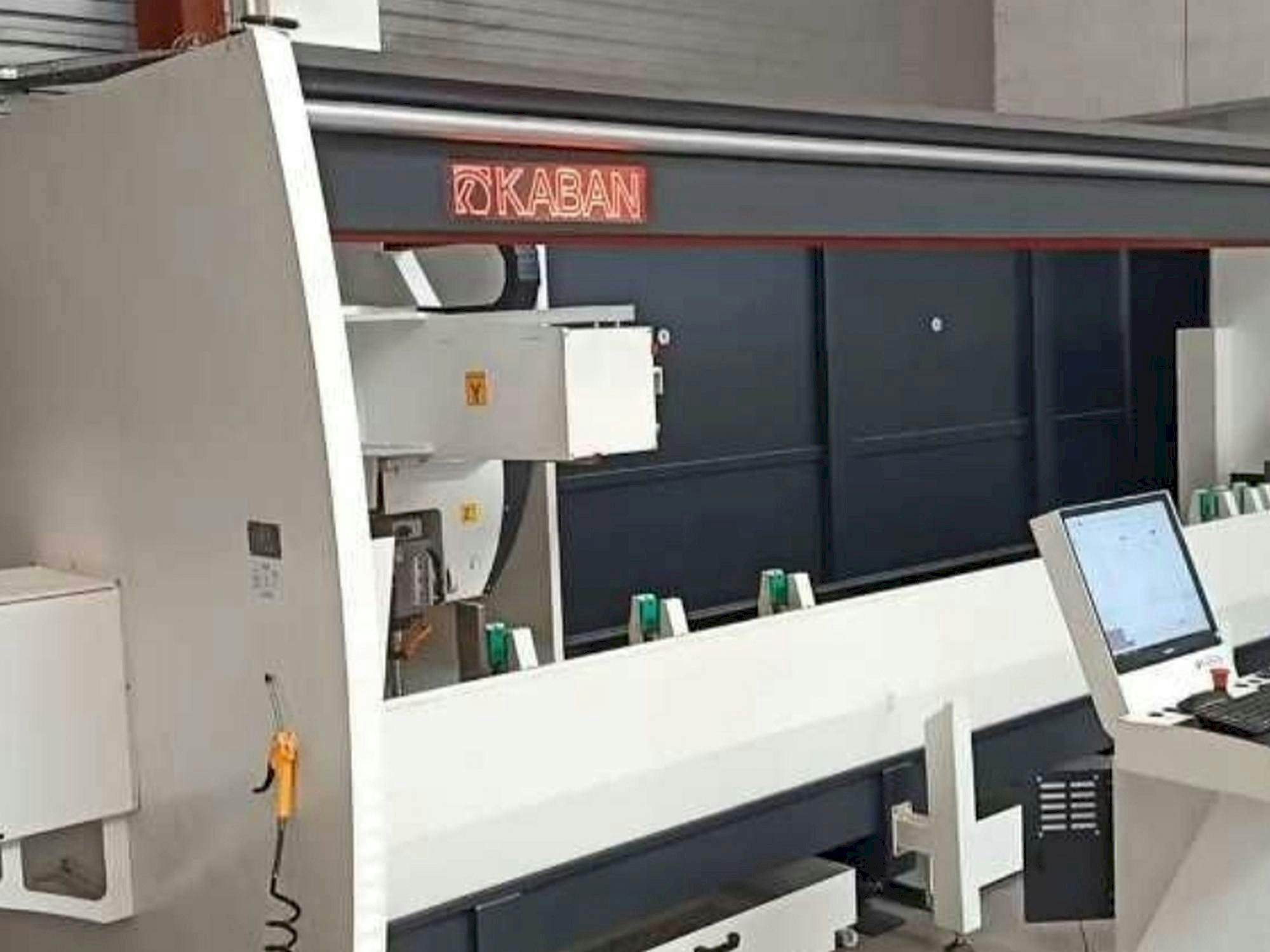 Vista frontal de la máquina KABAN ZC4035