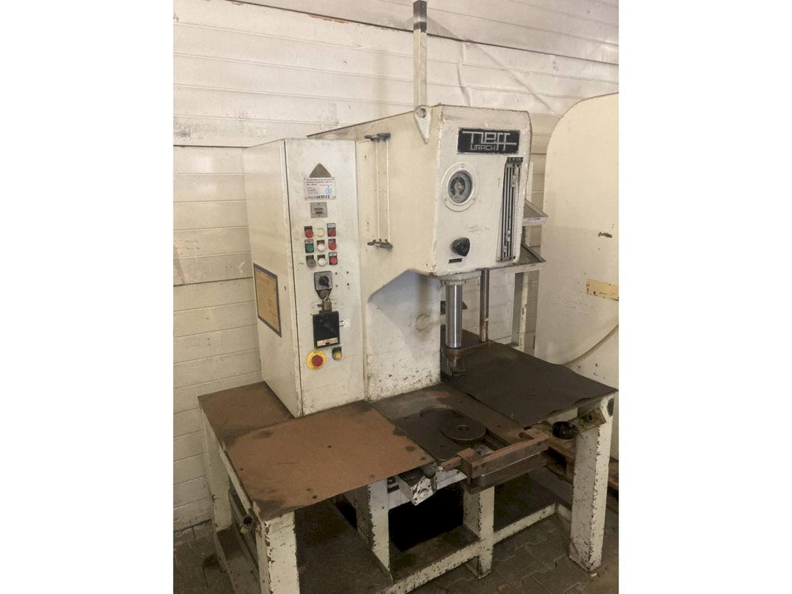 Vista frontal de la máquina Walter NEFF T6.3