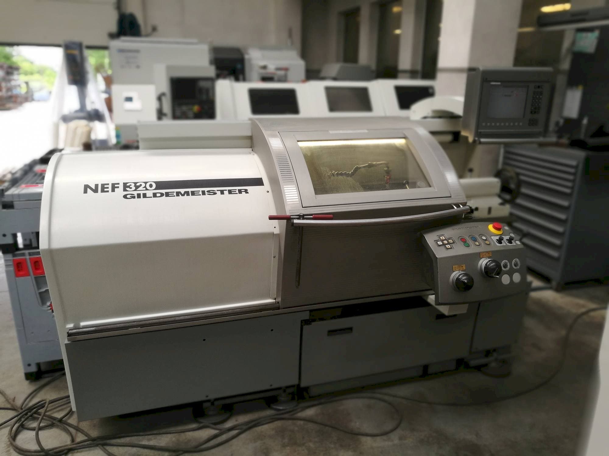 Vista frontal de la máquina Gildemeister NEF 320
