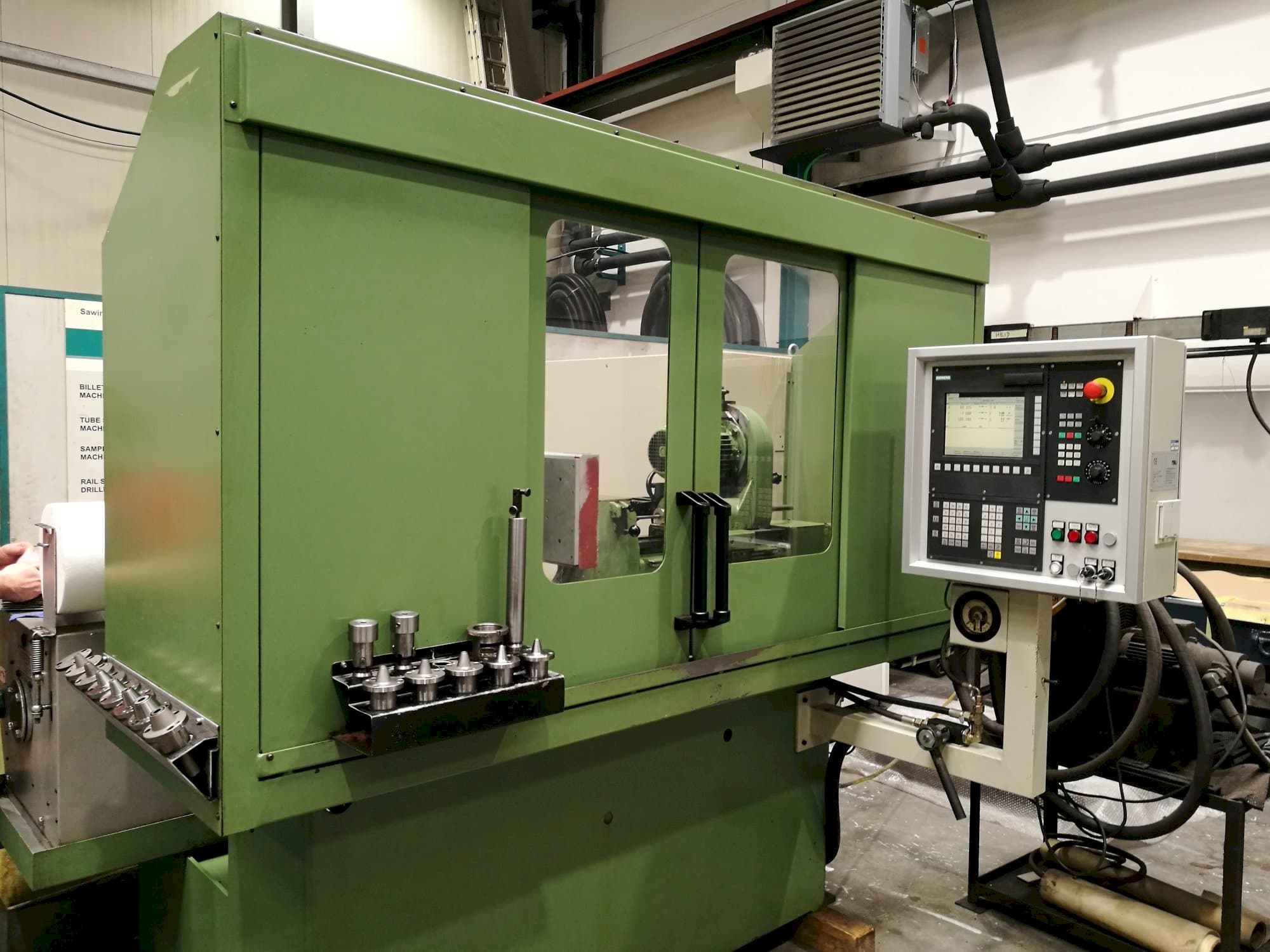 Vista frontal de la máquina TTB M10 400 NC