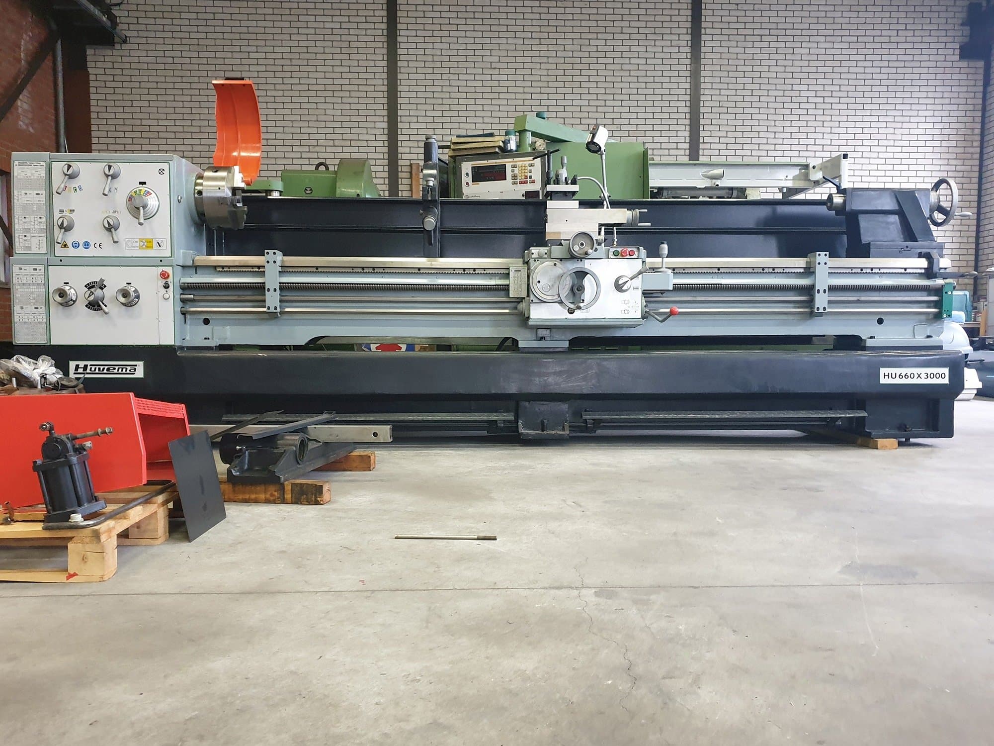 Vista frontal de la máquina HUVEMA HU 660 X 3000