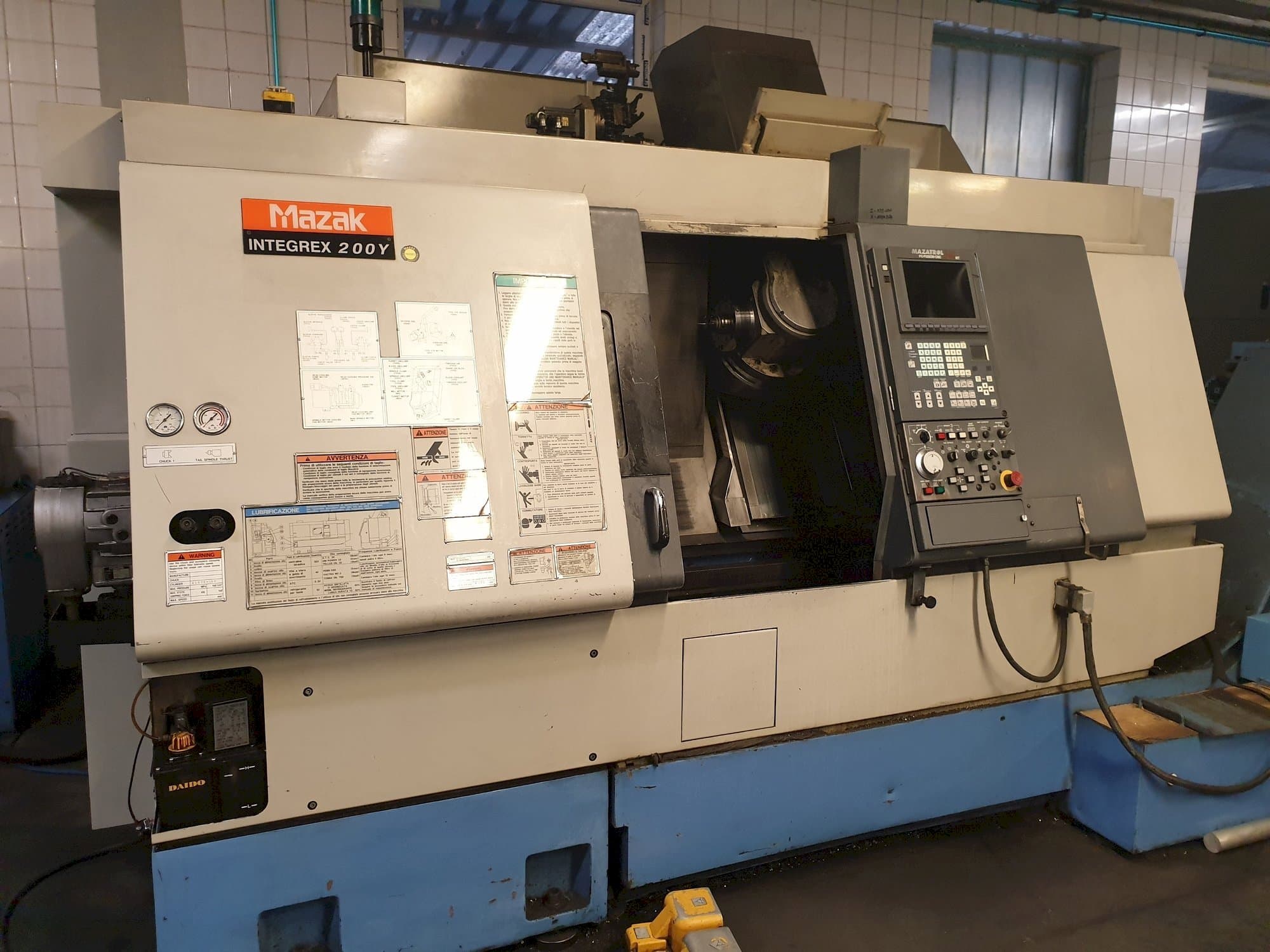 Vista frontal de la máquina Mazak Integrex 200 Y