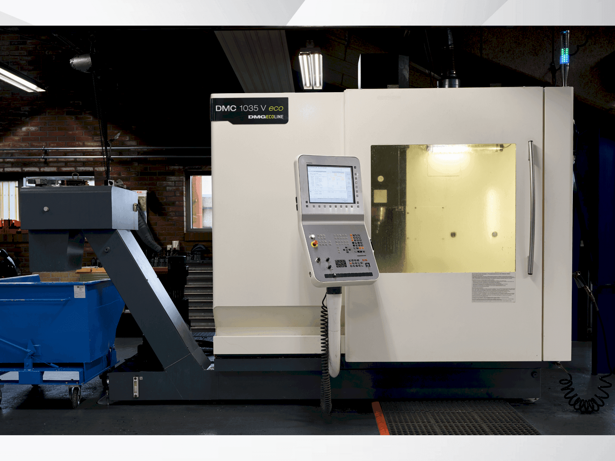 Vista frontal de la máquina DMG MORI DMC 1035V