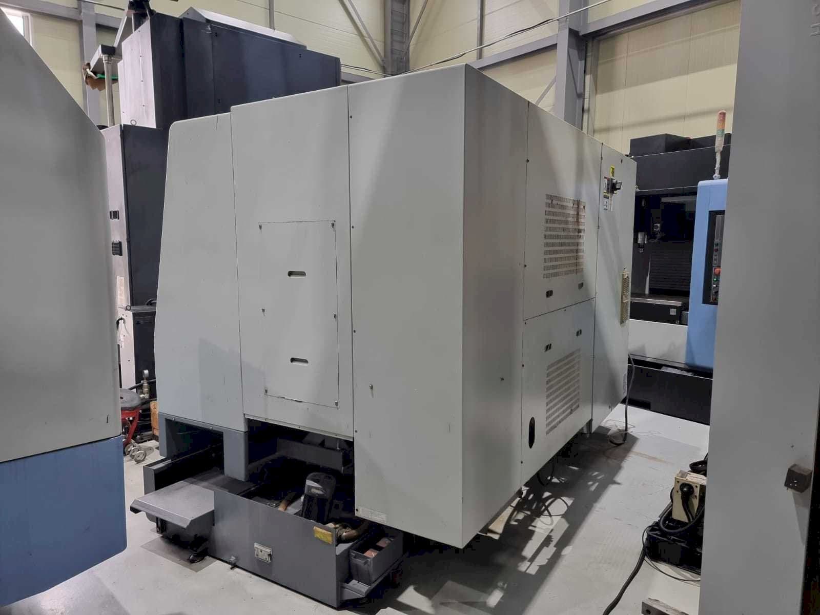 Vista frontal de la máquina Hyundai Kia SKT250Y