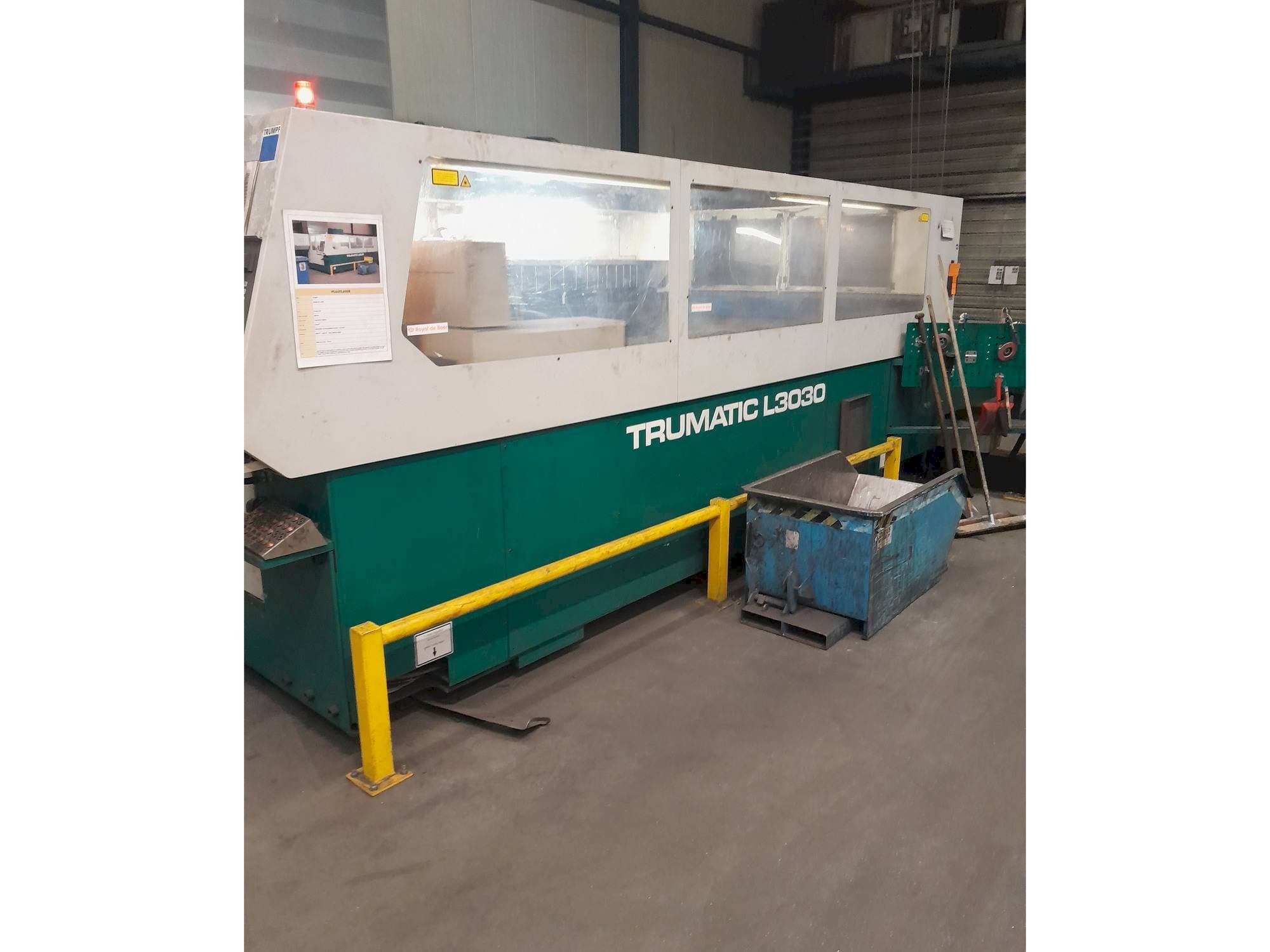 Vista frontal de la máquina Trumpf Trumatic L3030
