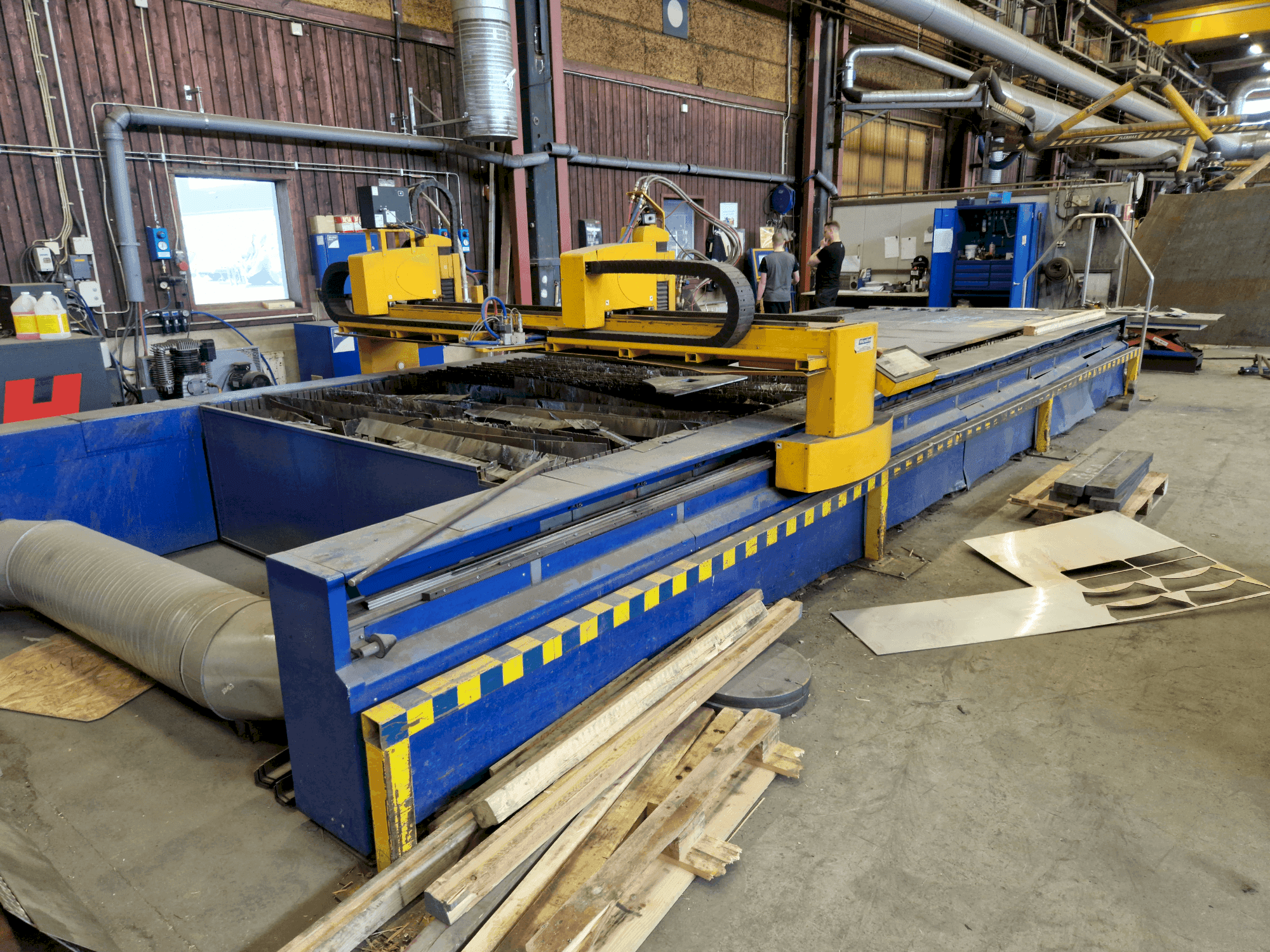 Vista frontal de la máquina MicroStep PLS 7501.25PG