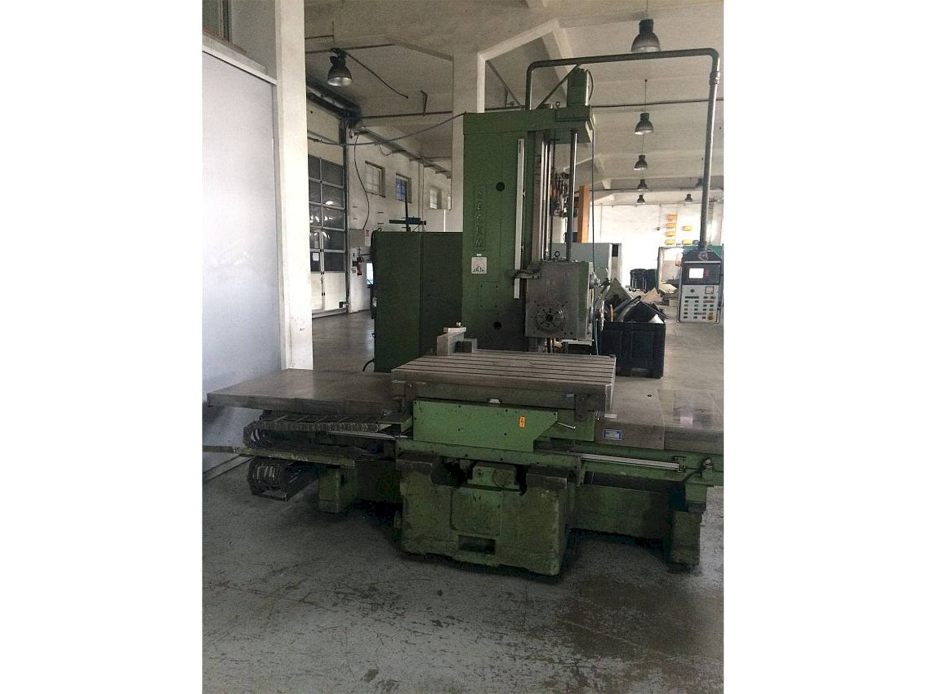 Vista frontal de la máquina Sacem									 MST-XC/110 A/C