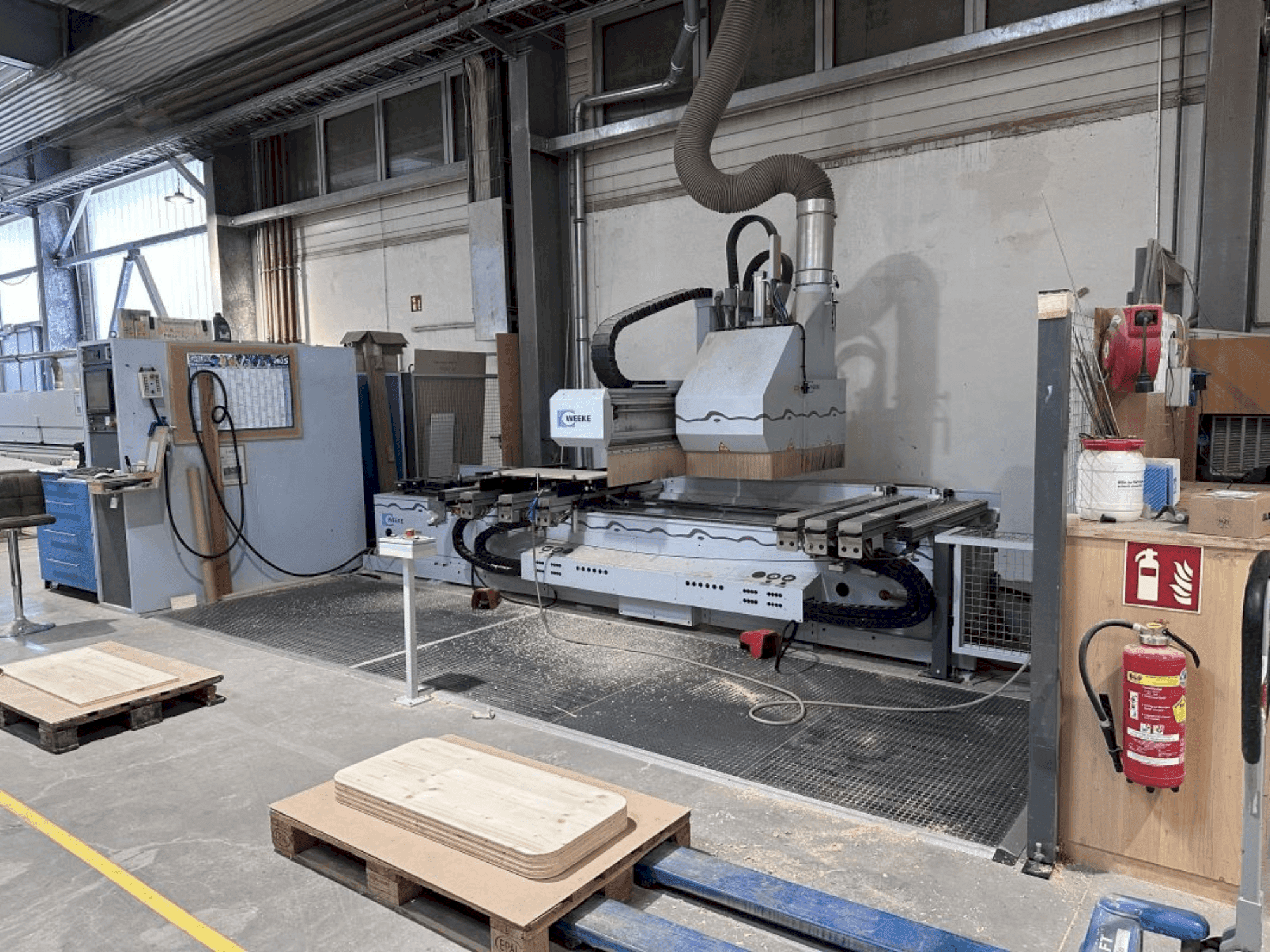 Vista frontal de la máquina Weeke OPTIMAT BHC 550