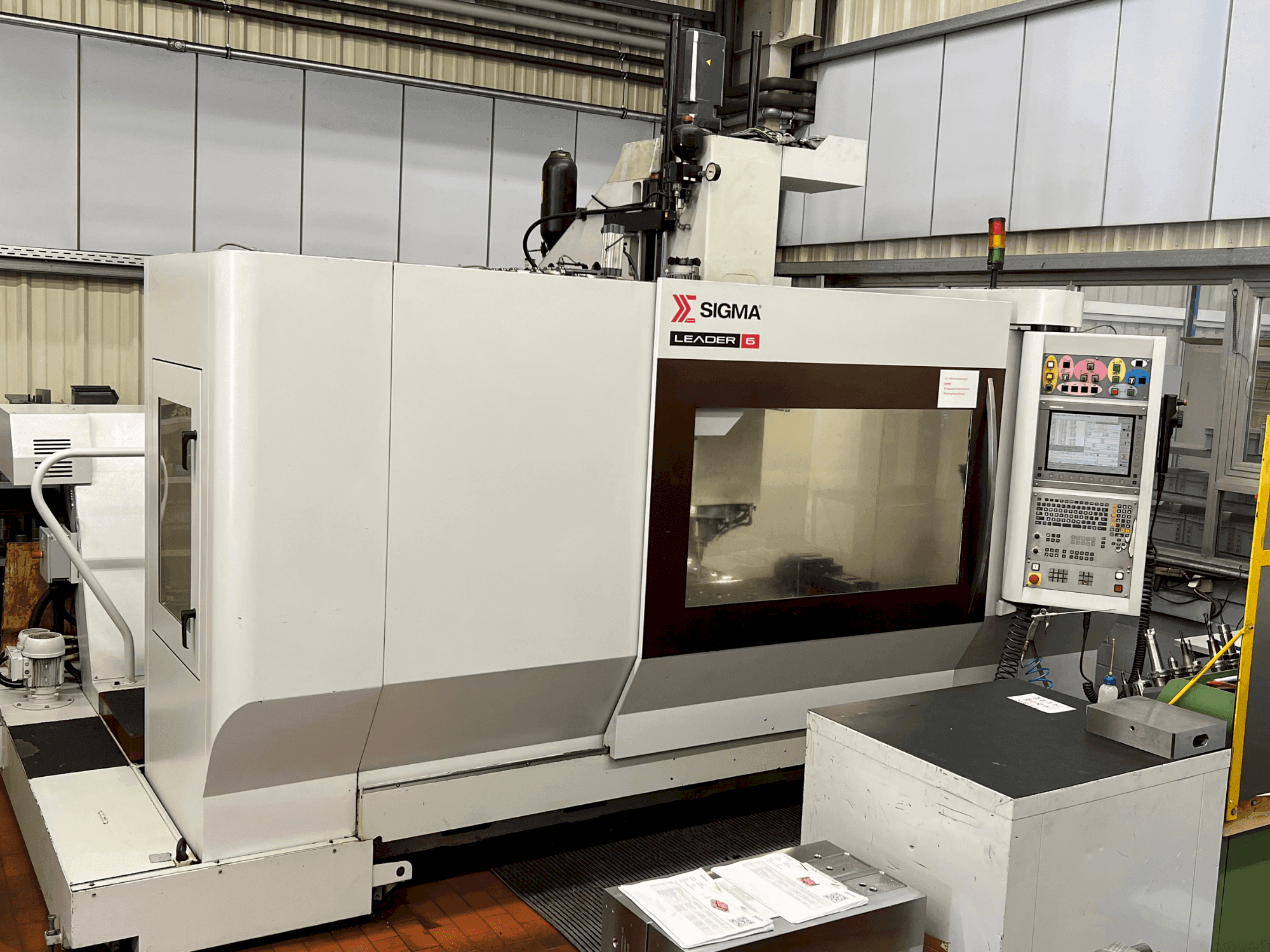 Vista frontal de la máquina Sigma Leader 6