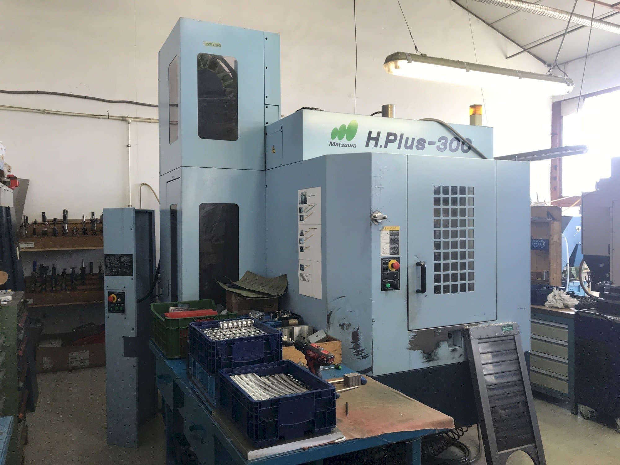 Vista frontal de la máquina Matsuura H.PLUS-300
