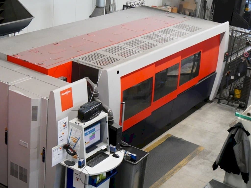 Vista lateral izquierda de la máquina Bystronic BySpeed Pro