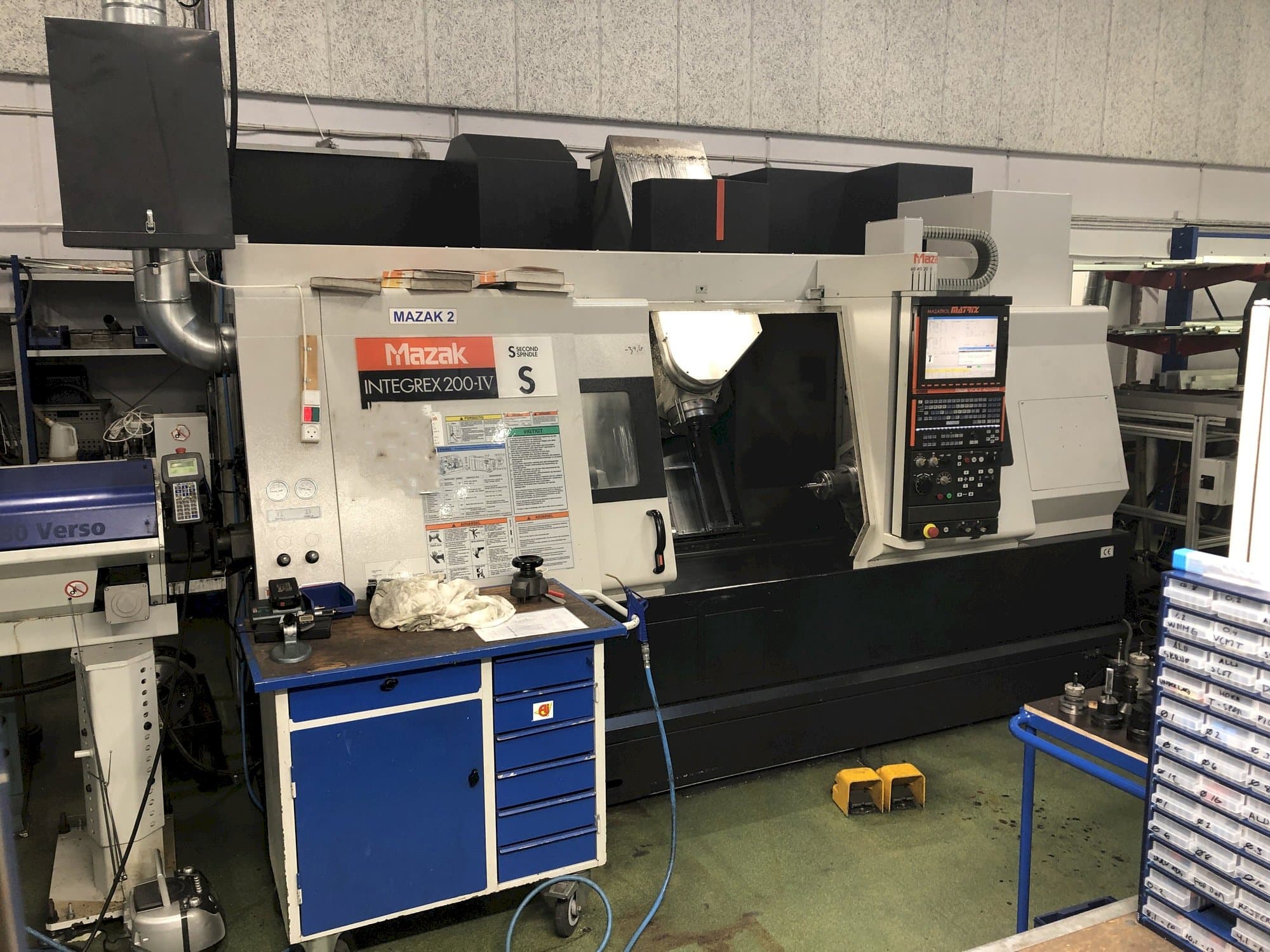 Vista frontal de la máquina Mazak INTEGREX 200-IV
