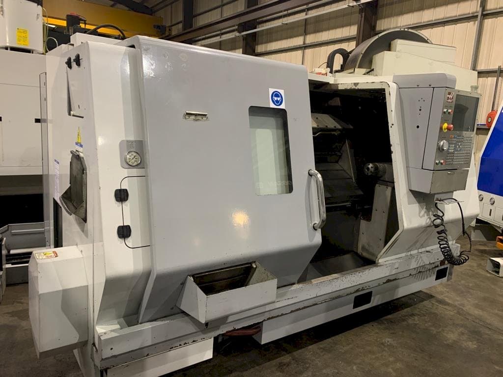 Vista frontal de la máquina HAAS SL-30 THE