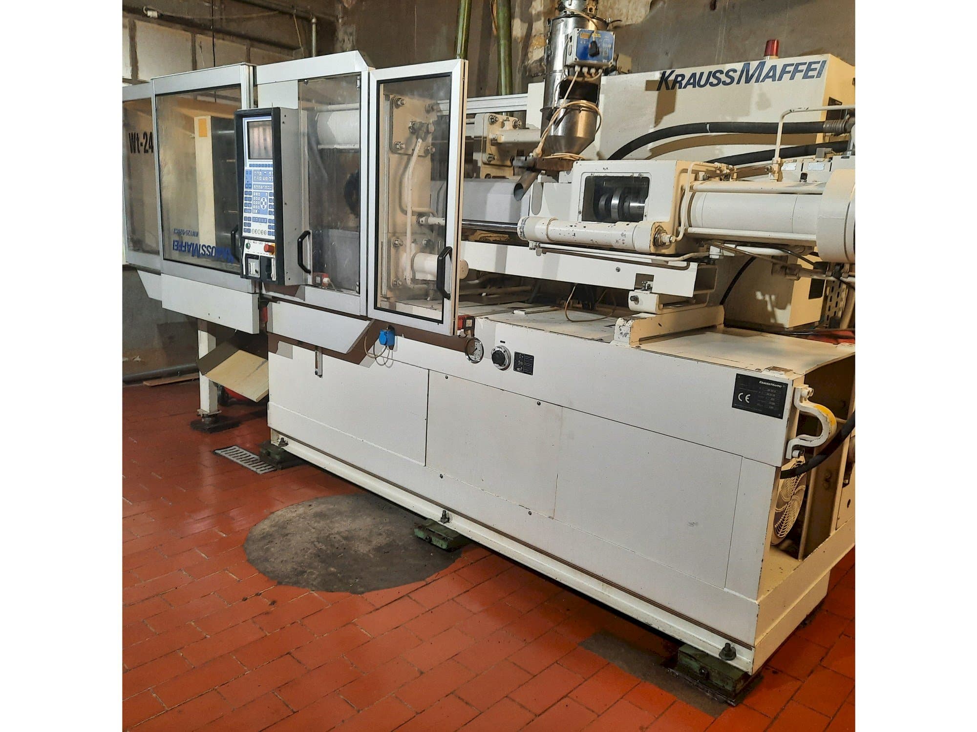 Vista frontal de la máquina Krauss Maffei KM 125-520 C2
